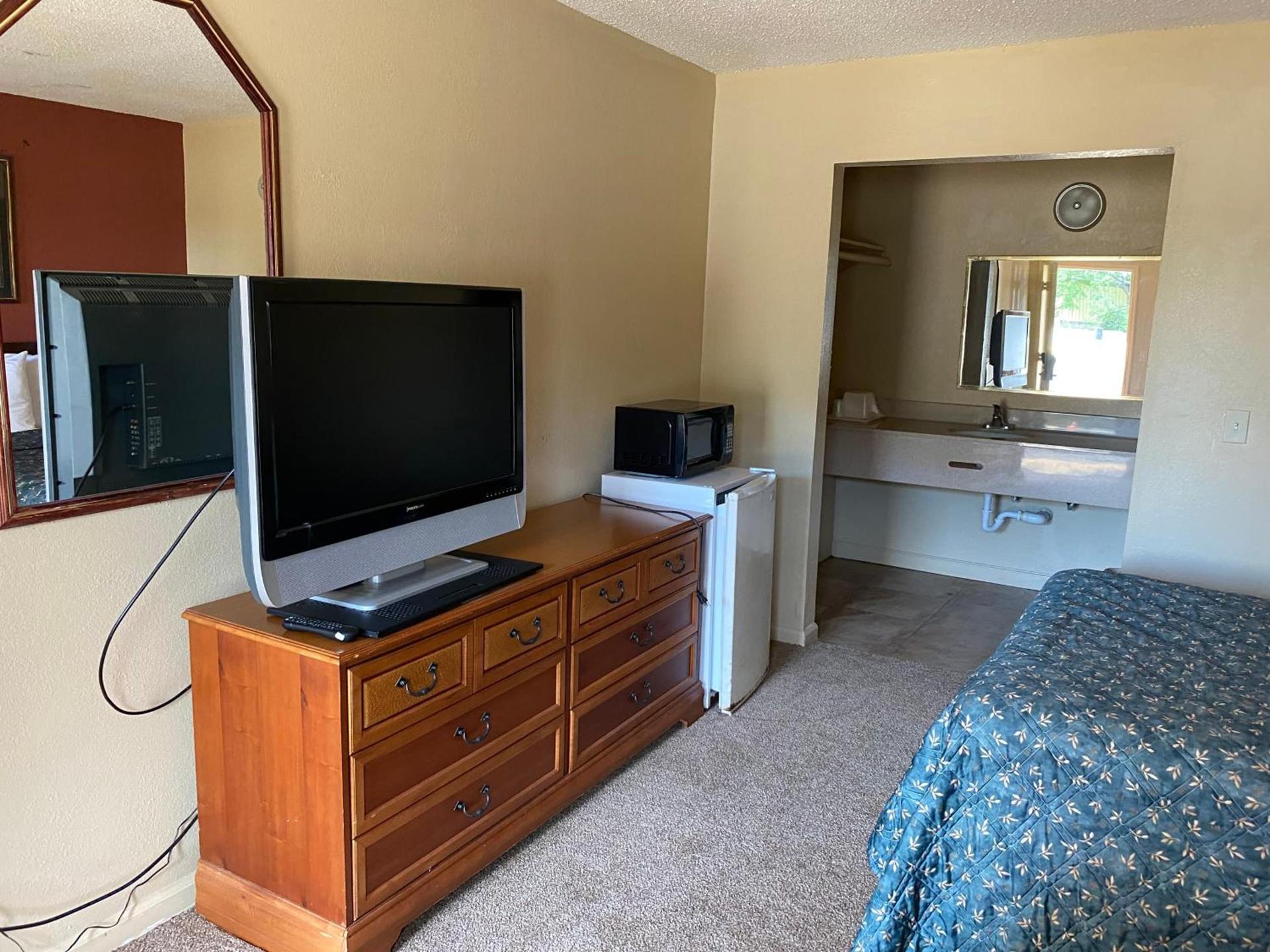 Budget Inn photo 13