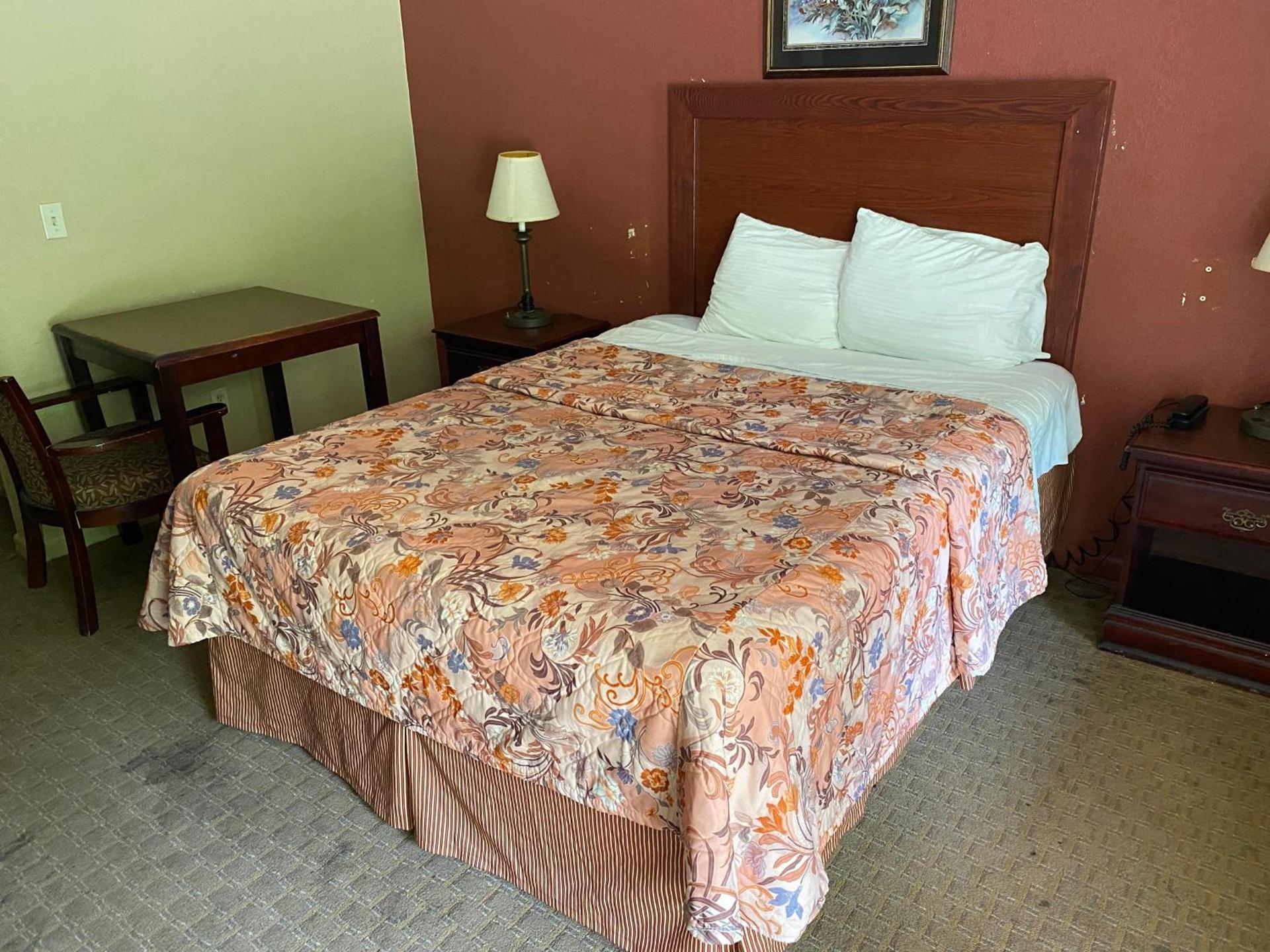 Budget Inn photo 33