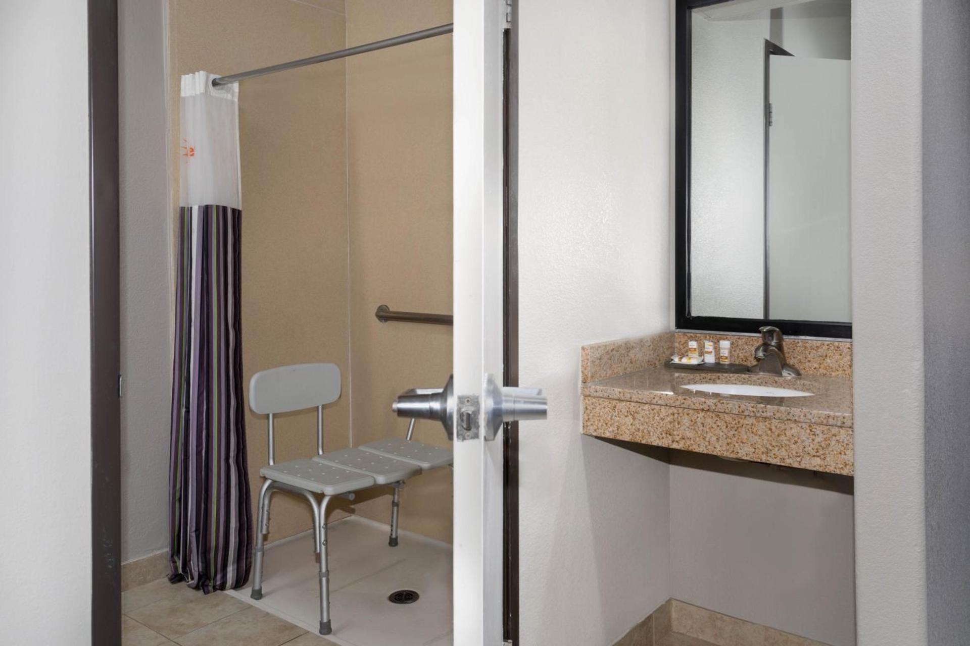 Baymont by Wyndham Henderson-Northeast Denver photo 84