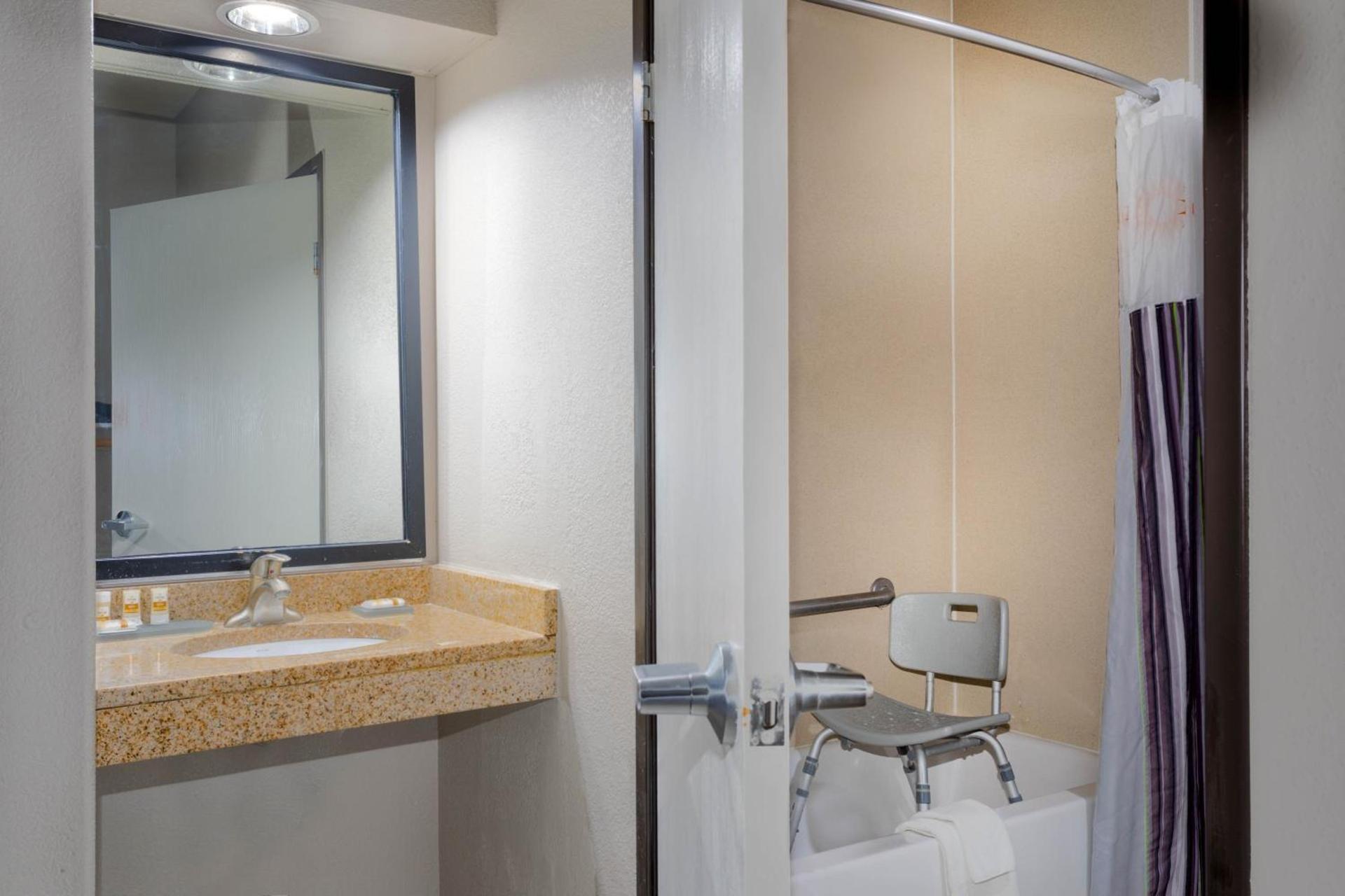 Baymont by Wyndham Henderson-Northeast Denver photo 95