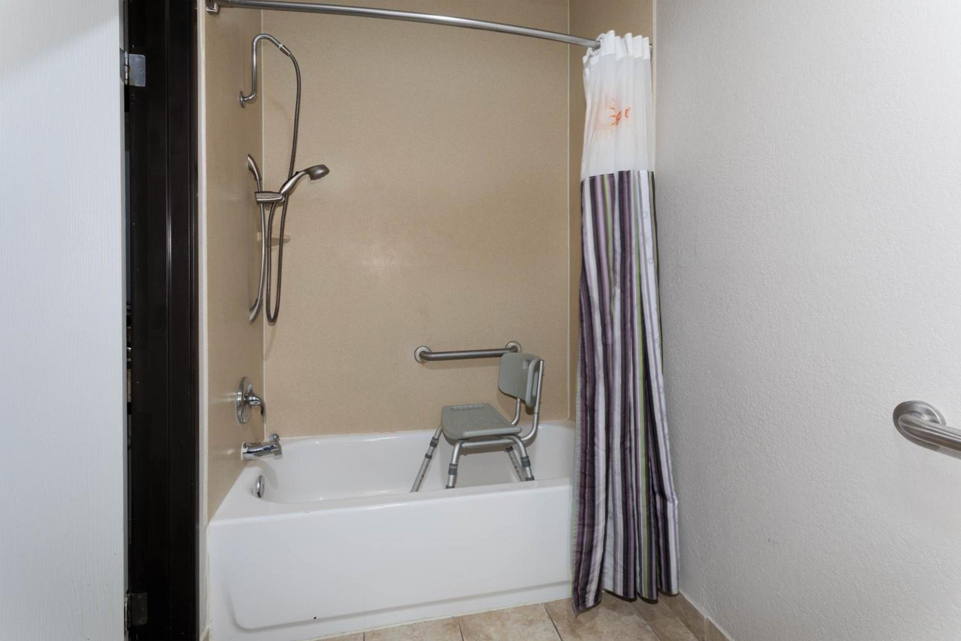 Baymont by Wyndham Henderson-Northeast Denver photo 96