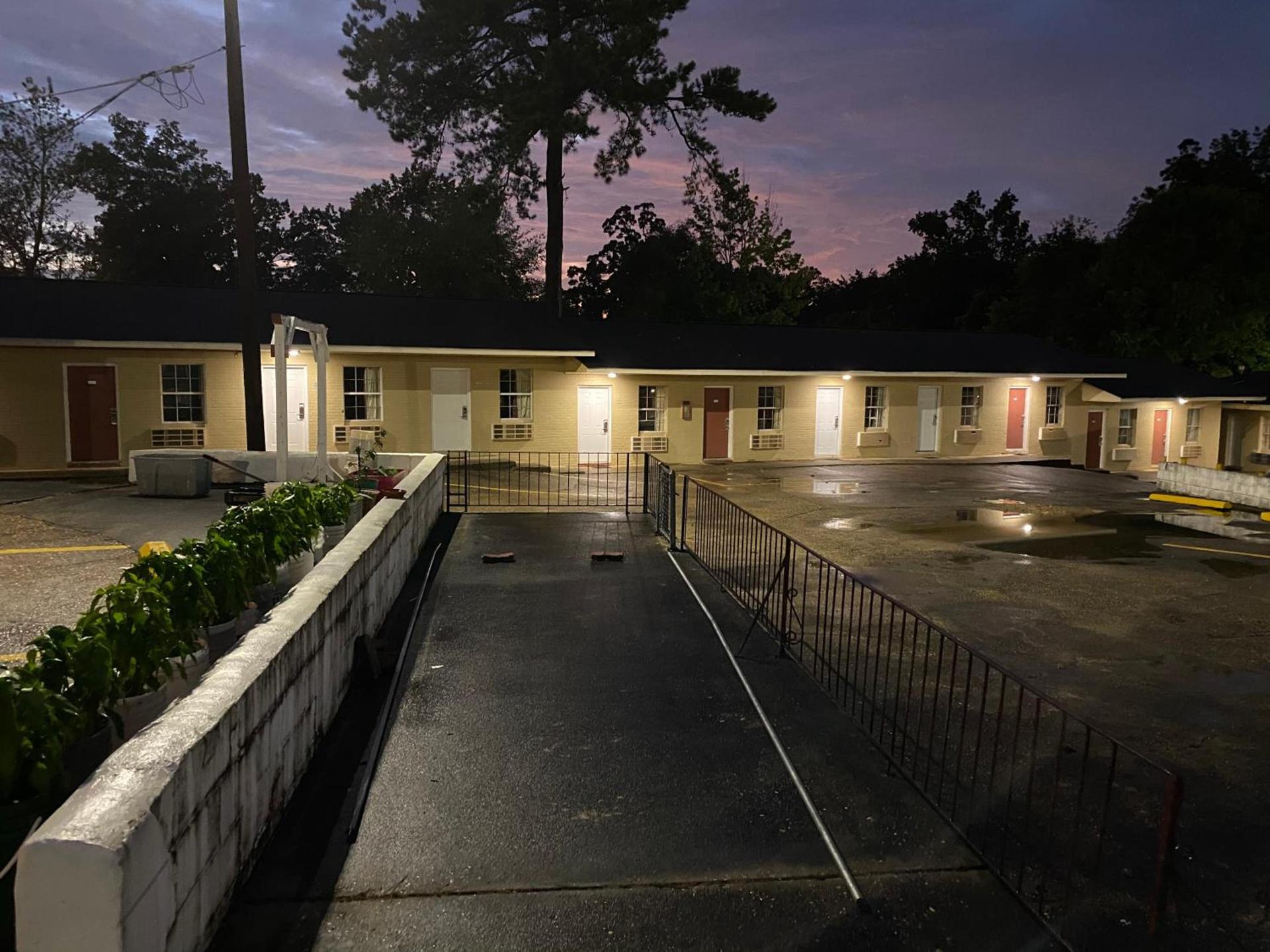 Budget Inn photo 26