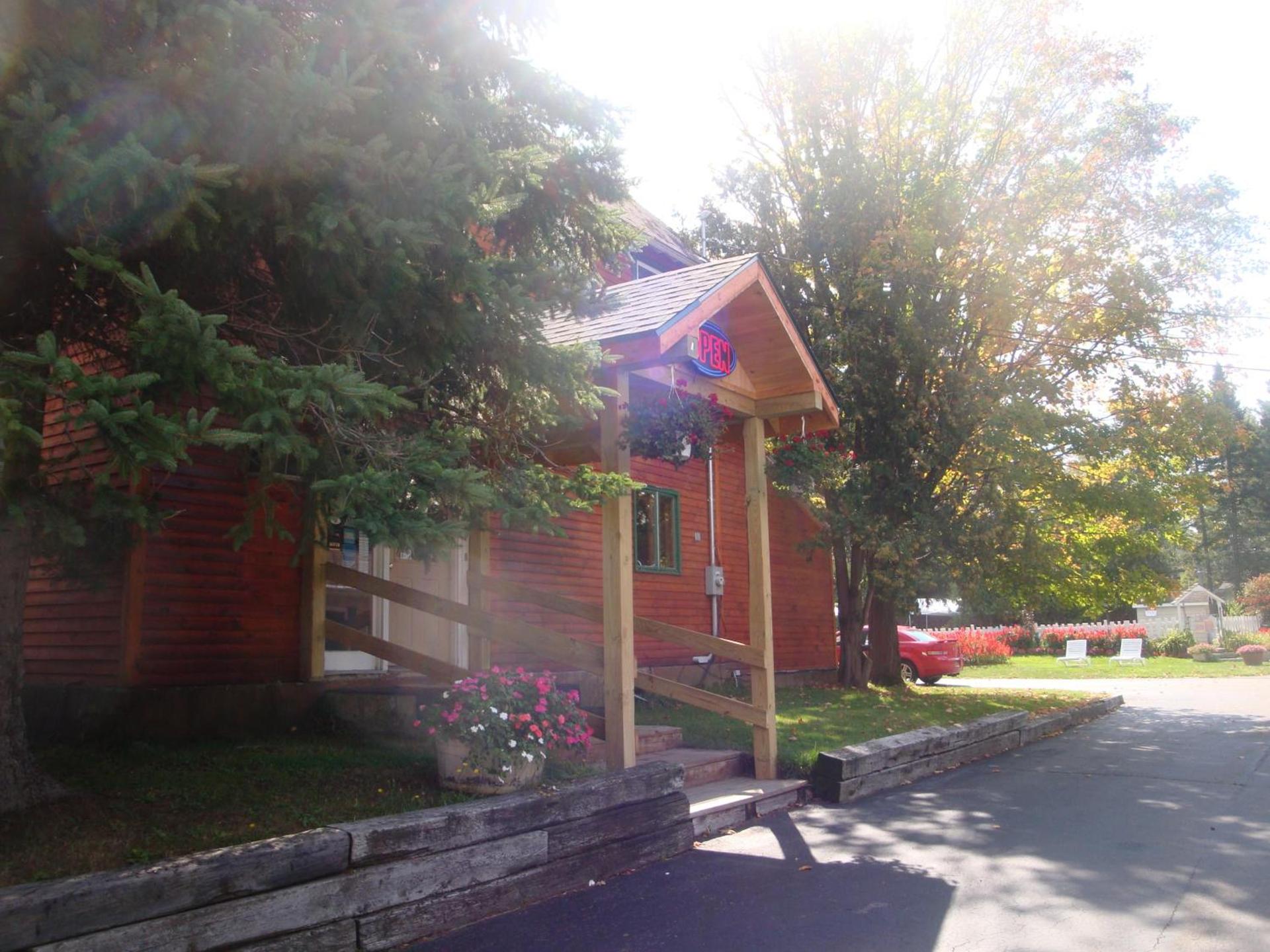 Maple Leaf Inn Lake Placid photo 17