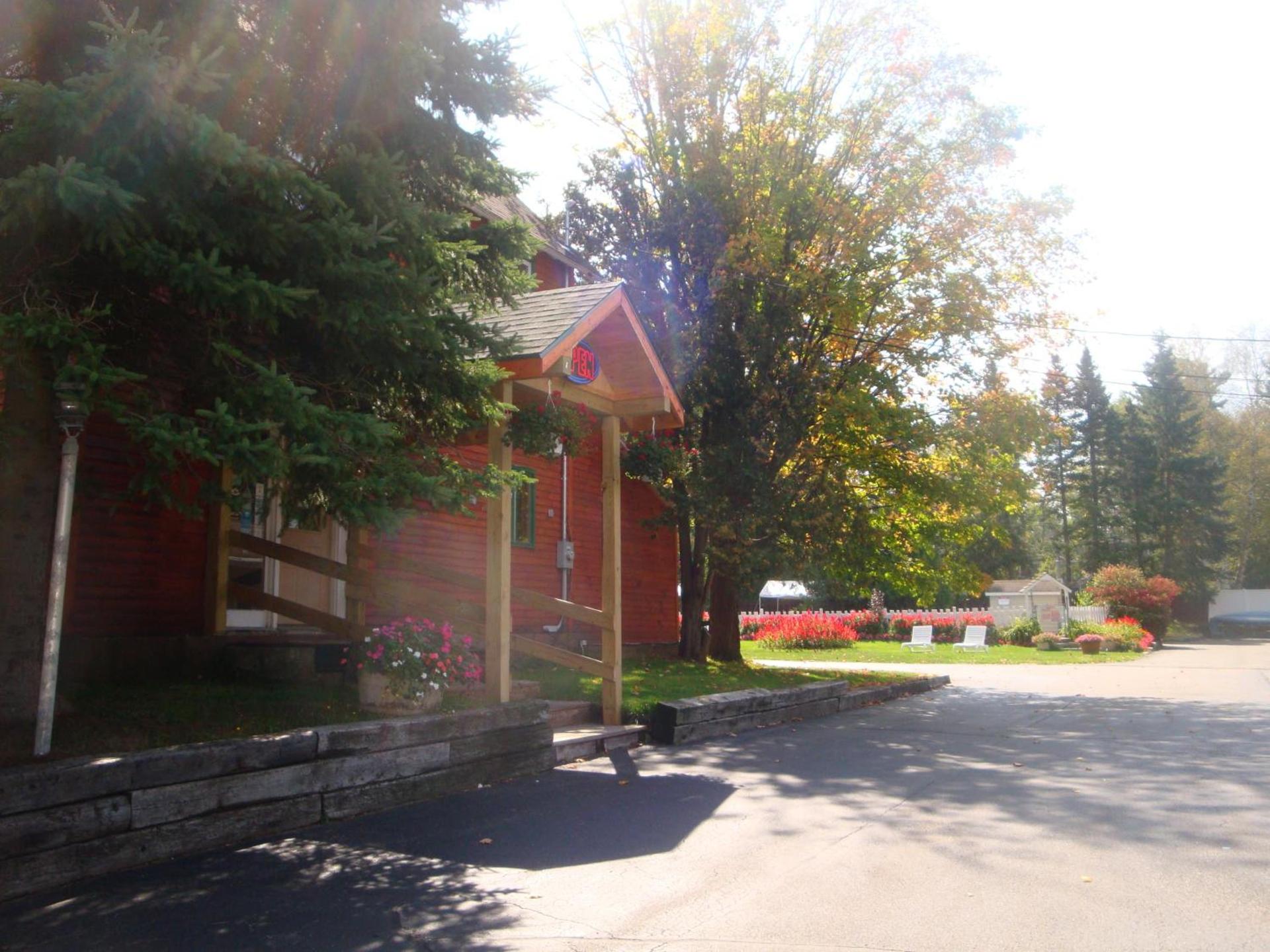 Maple Leaf Inn Lake Placid photo 18