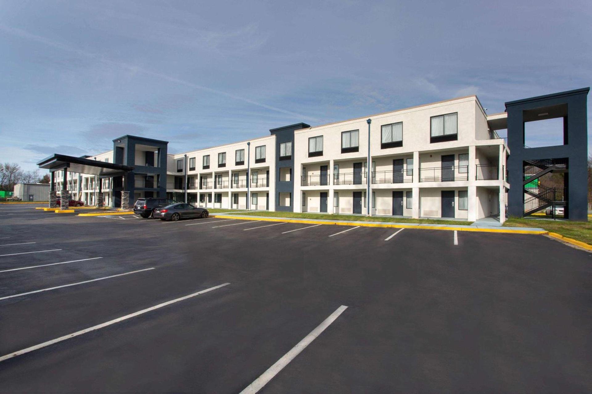 Clarion Pointe photo 30