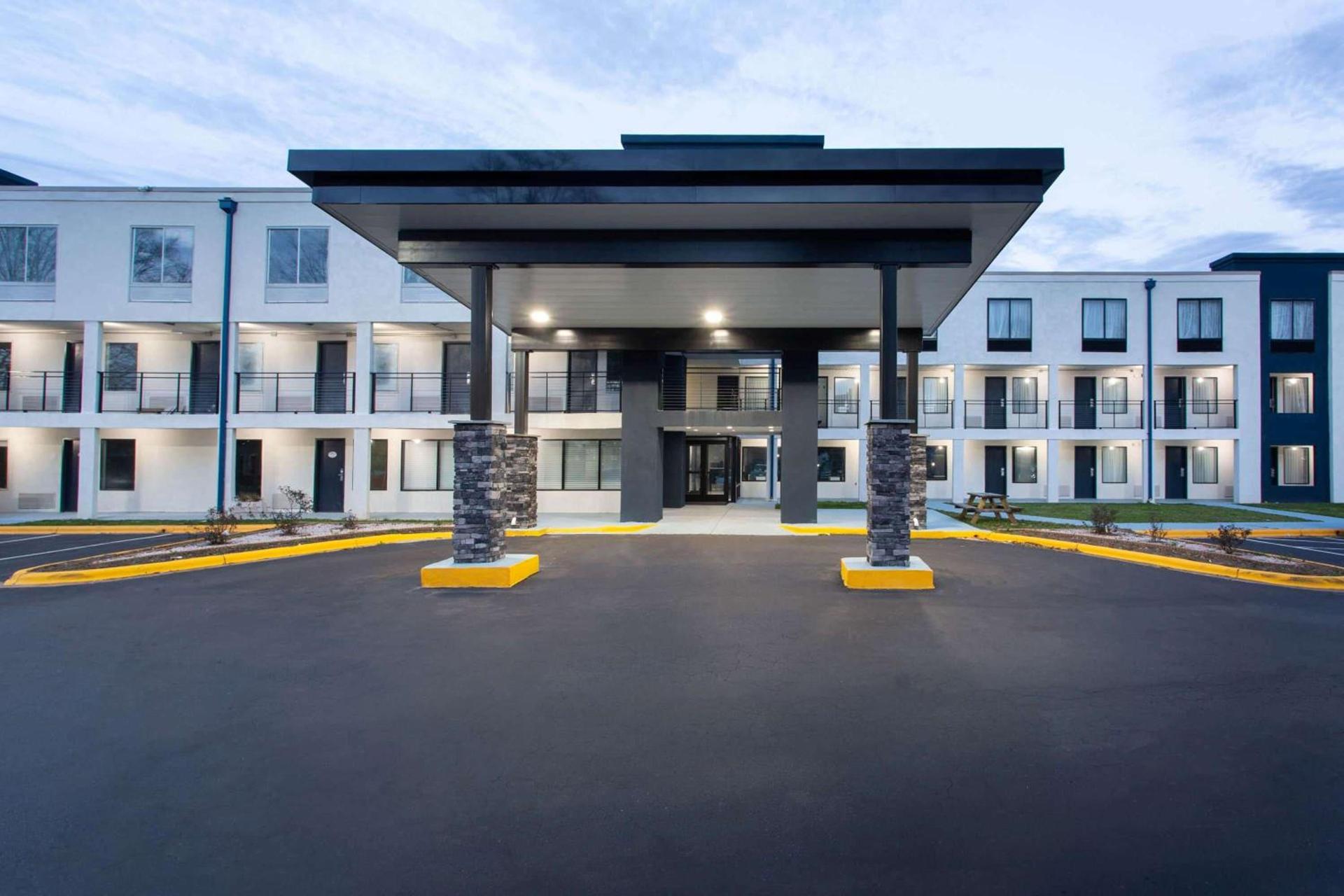 Clarion Pointe photo 3