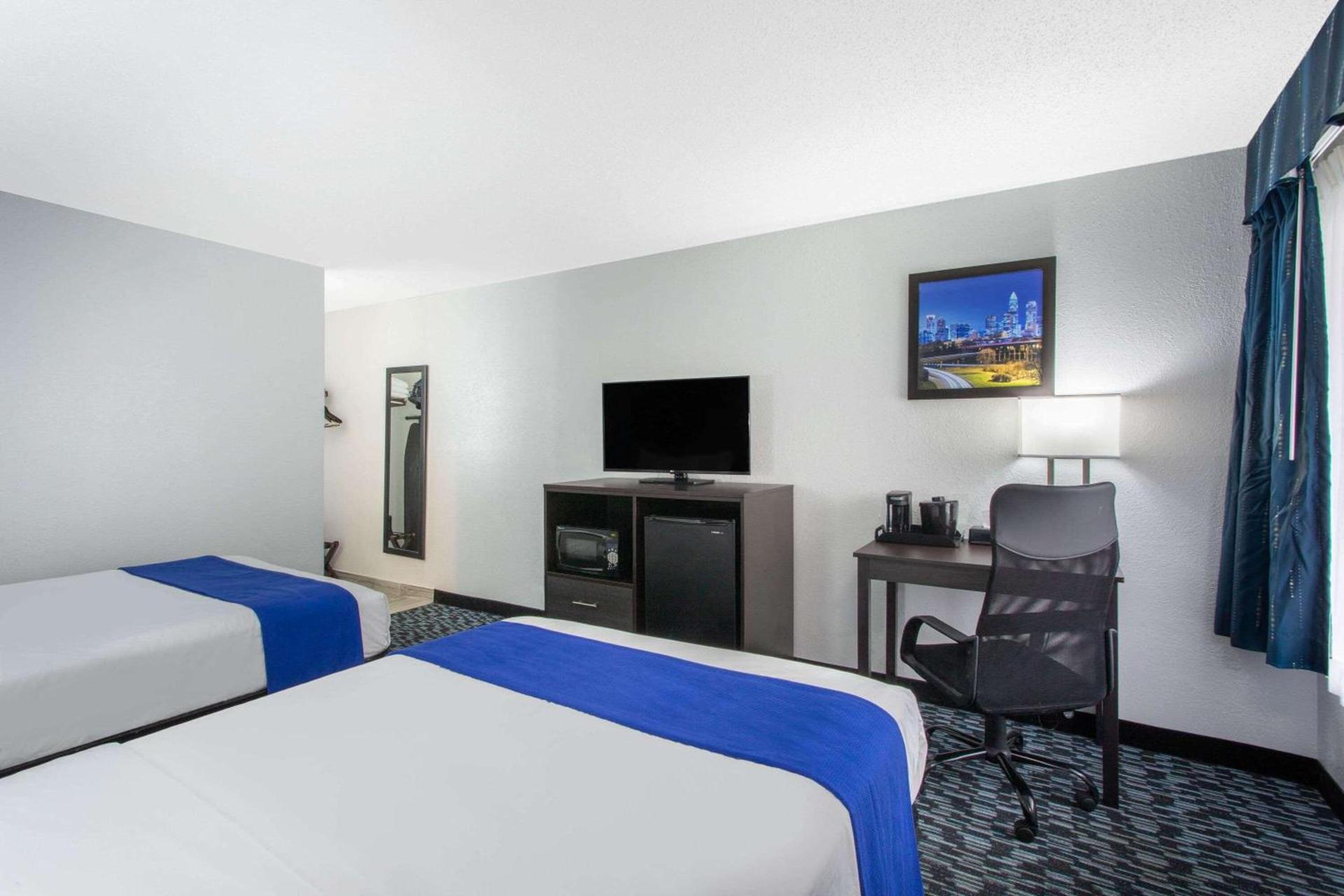 Clarion Pointe photo 29
