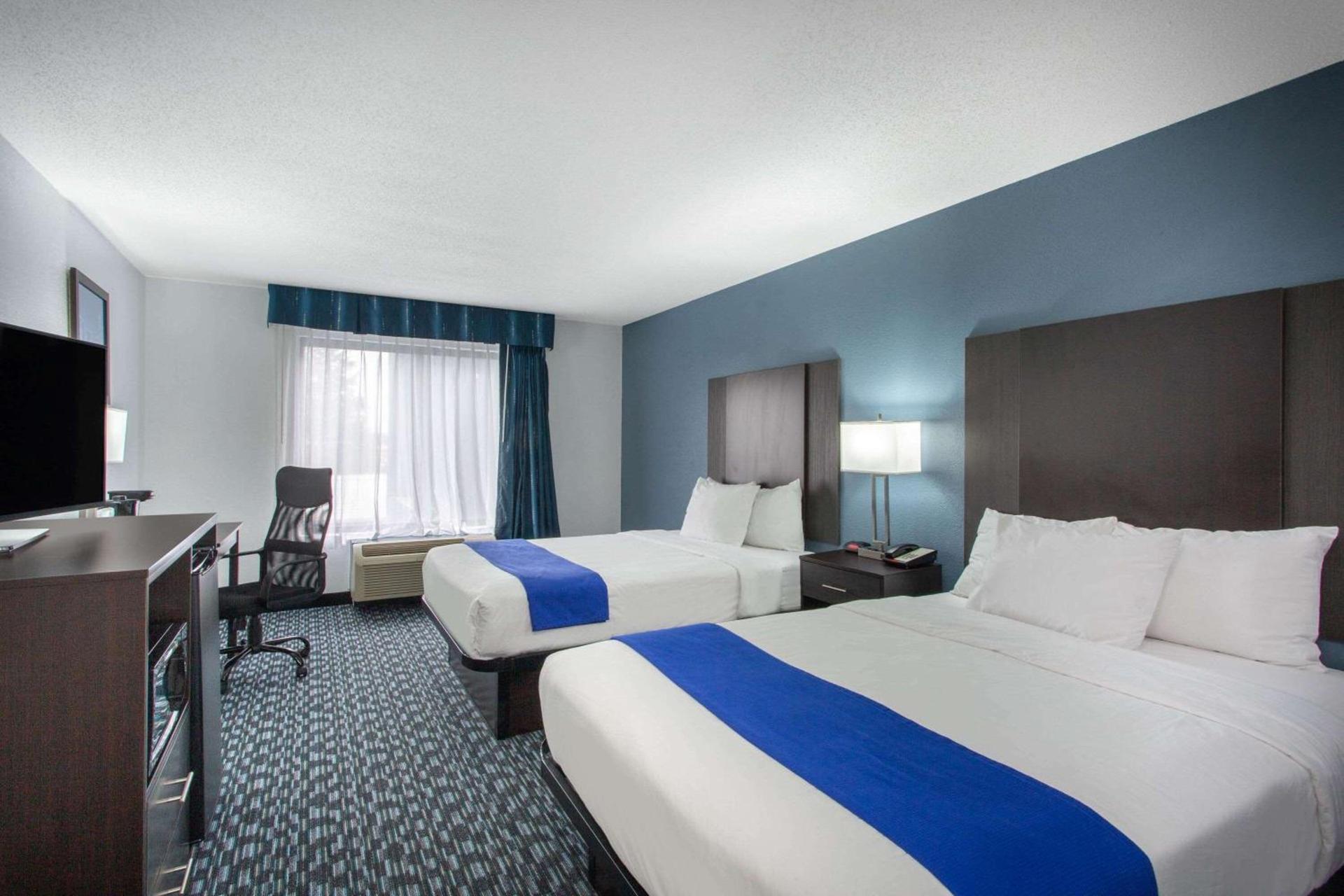 Clarion Pointe photo 34