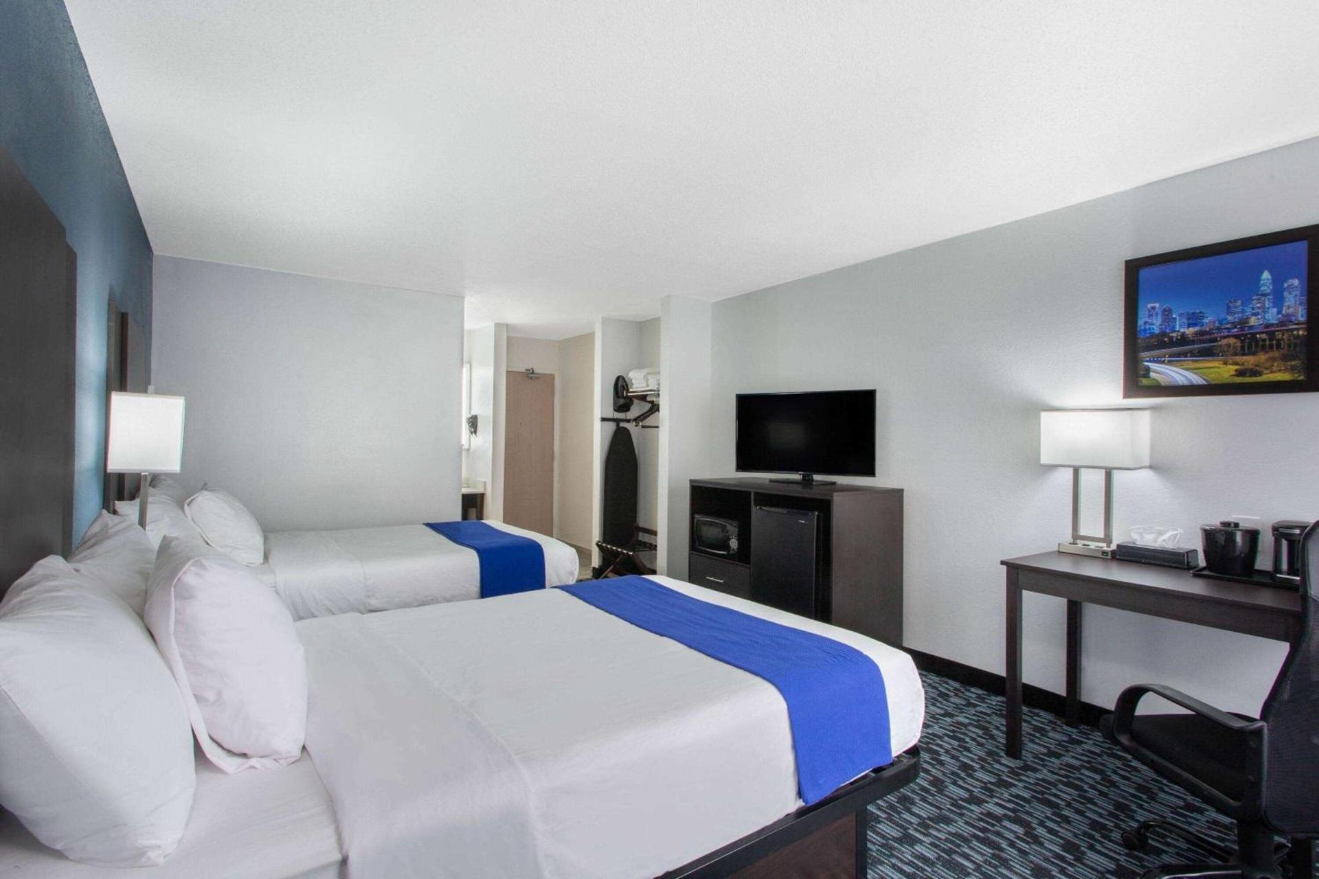 Clarion Pointe photo 39