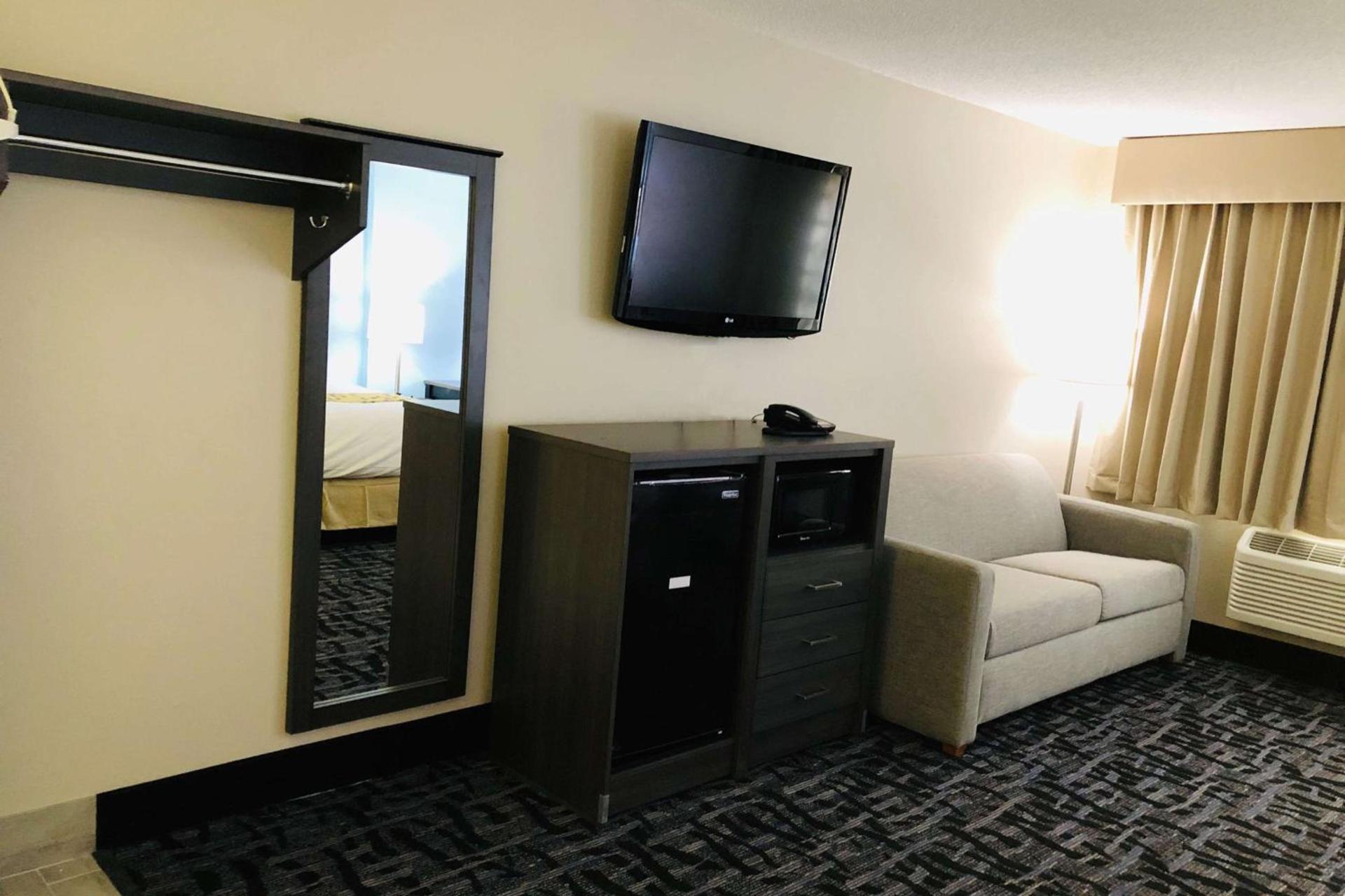Baymont by Wyndham Joliet photo 9