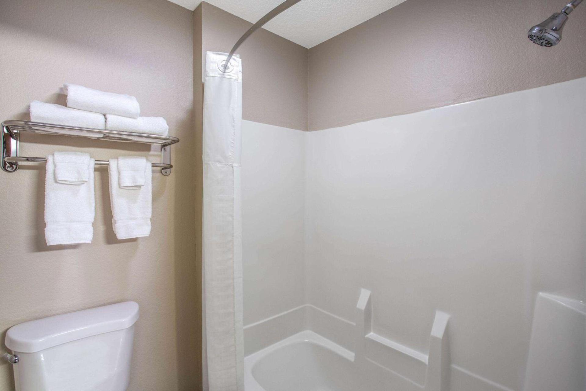Baymont by Wyndham Joliet photo 18