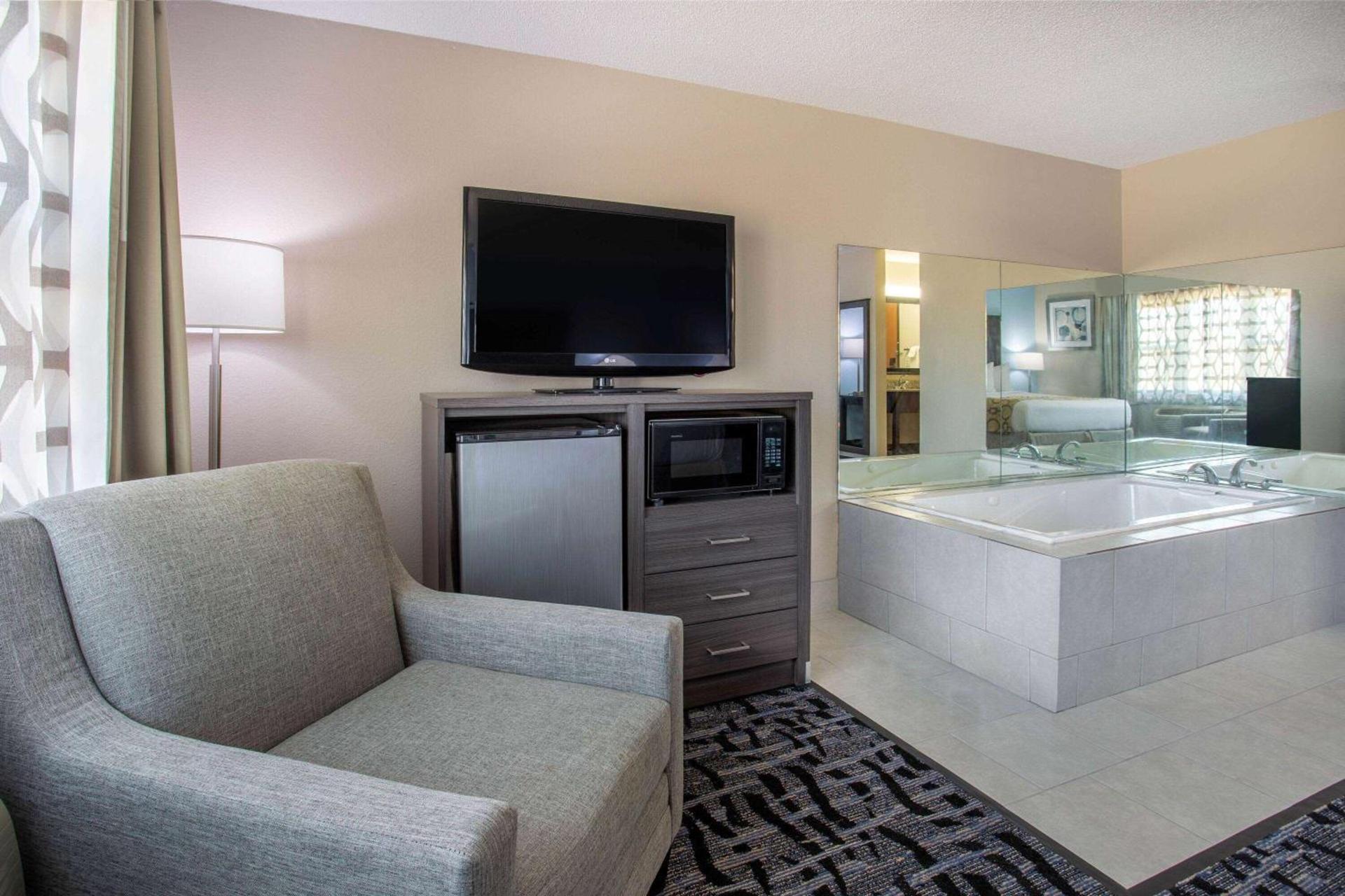 Baymont by Wyndham Joliet photo 22