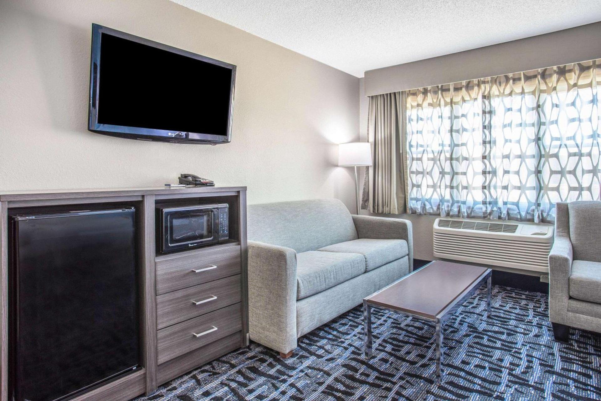 Baymont by Wyndham Joliet photo 24