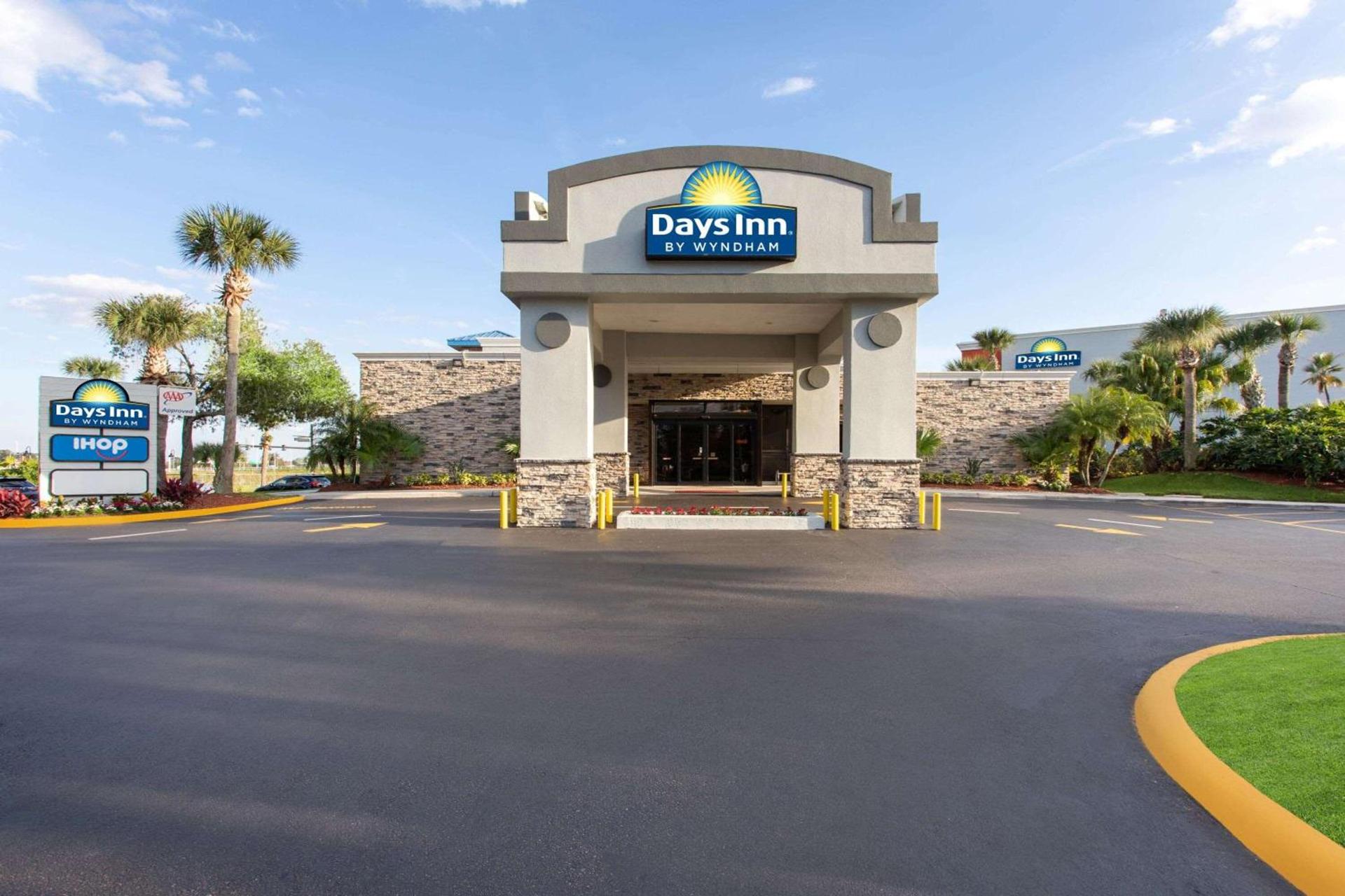 Days Inn by Wyndham Orlando Conv. Center/International Dr photo 1