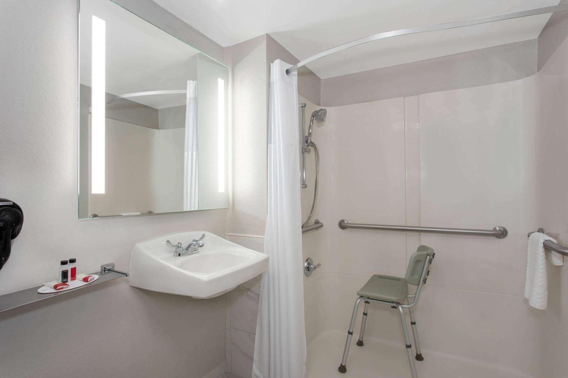 Days Inn by Wyndham Orlando Conv. Center/International Dr photo 15