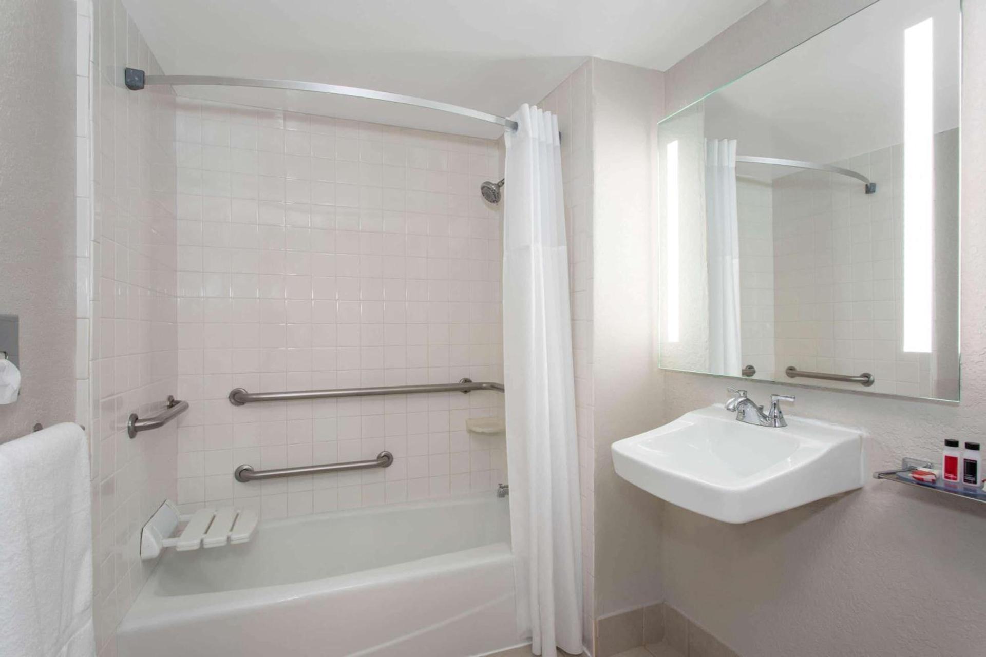 Days Inn by Wyndham Orlando Conv. Center/International Dr photo 16