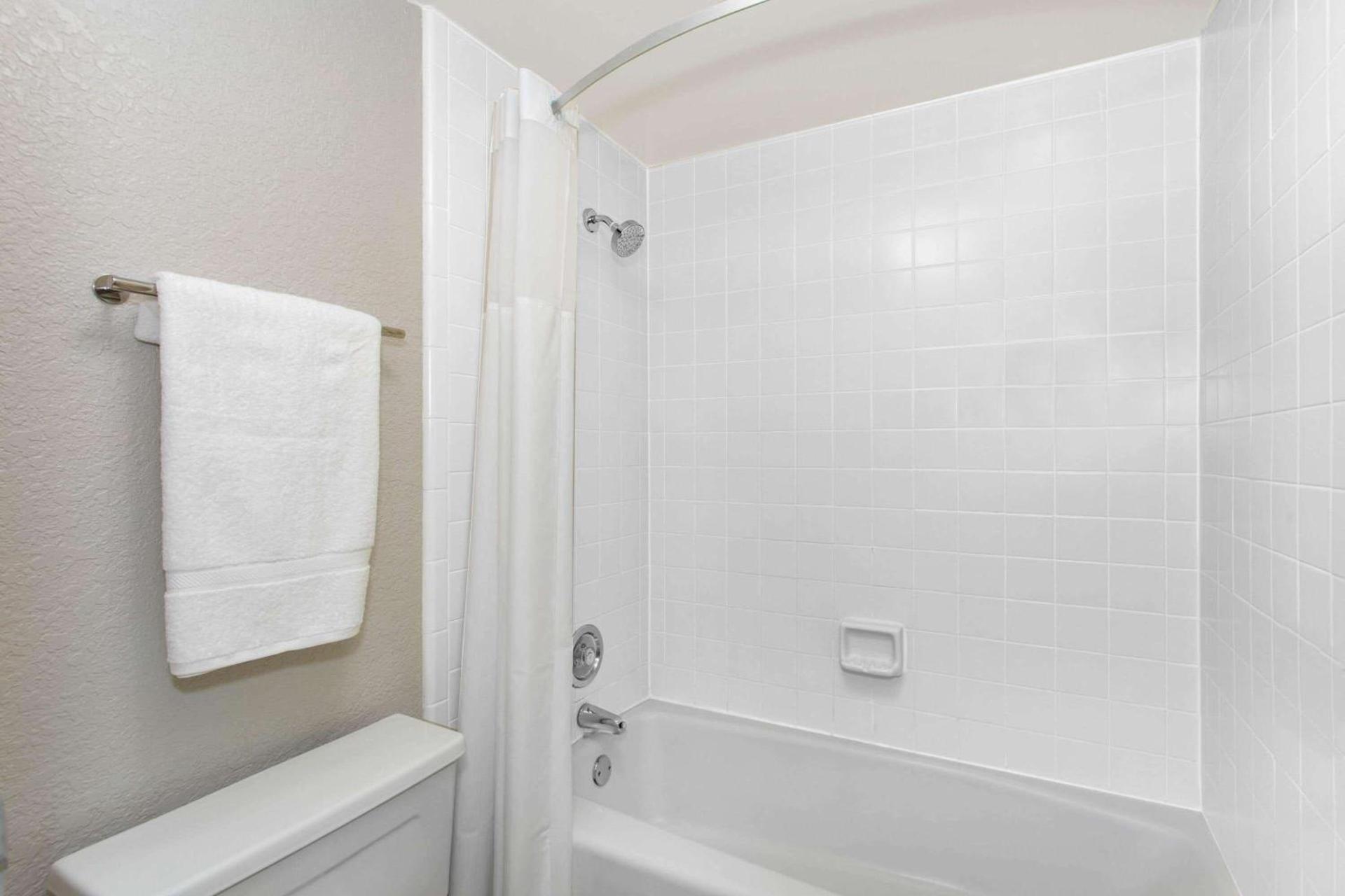 Days Inn by Wyndham Orlando Conv. Center/International Dr photo 22