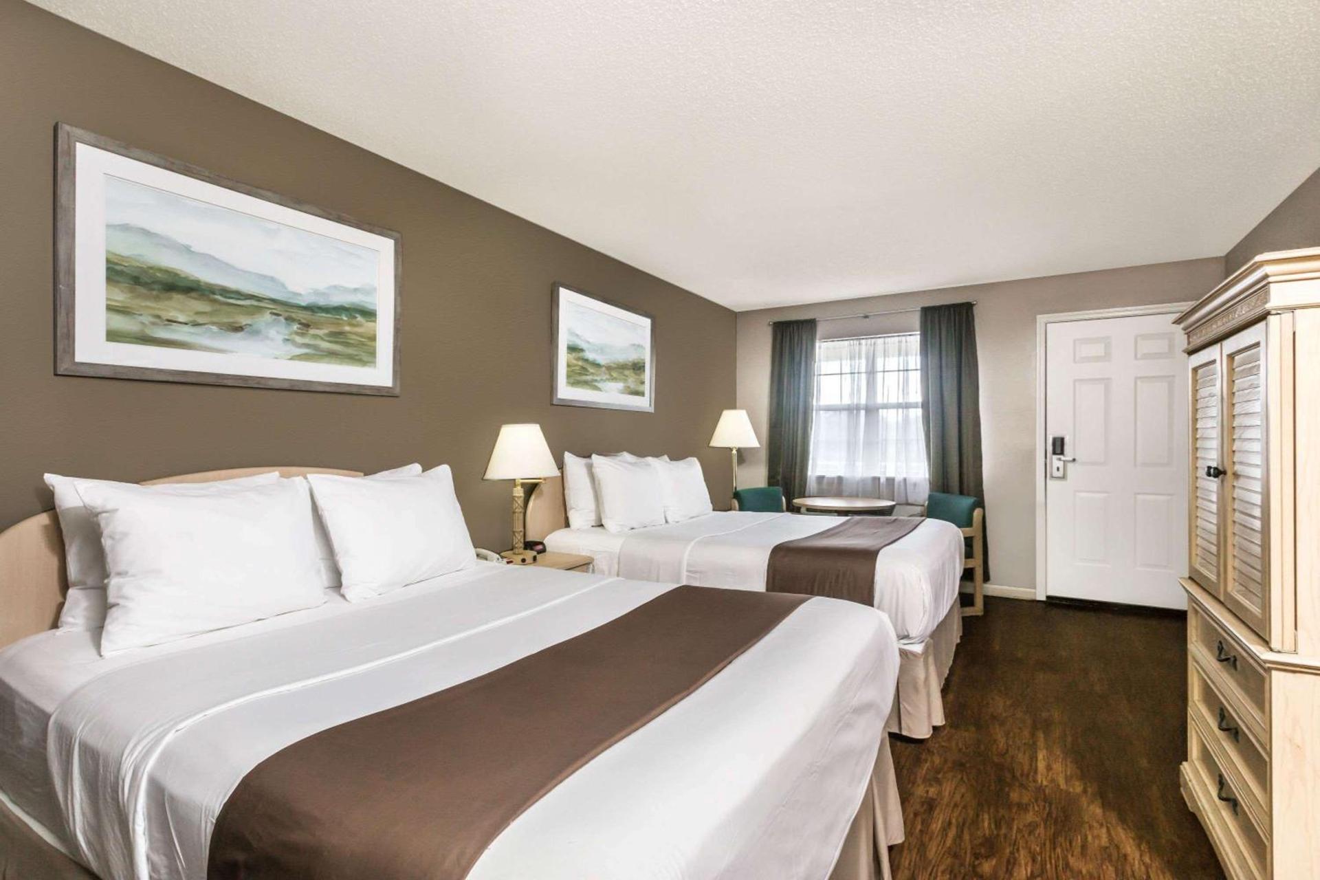 Super 8 by Wyndham Madison photo 6