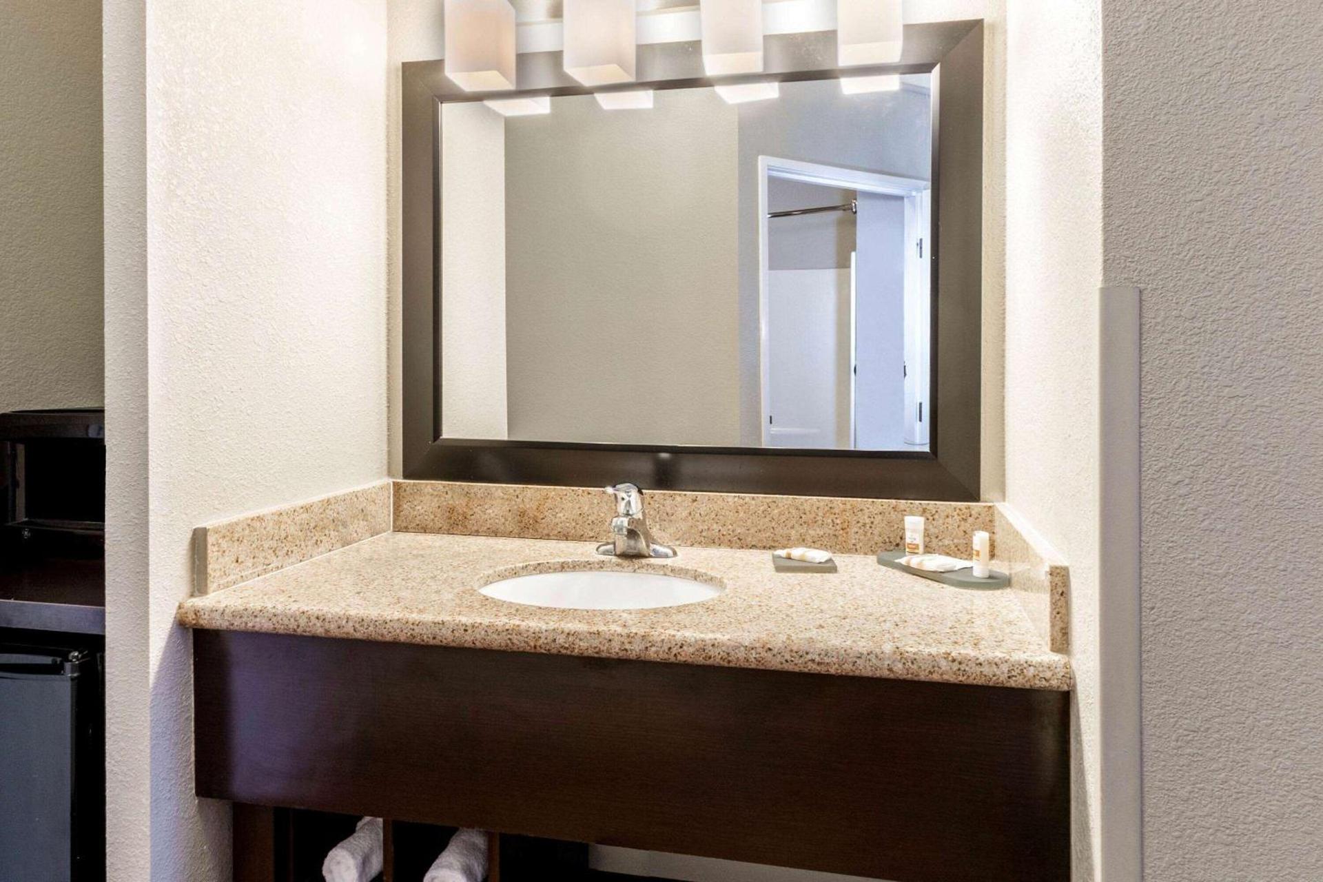 La Quinta by Wyndham Roswell photo 19
