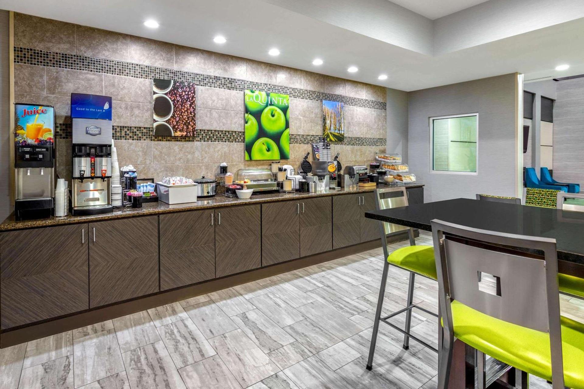 La Quinta by Wyndham Columbus - Edinburgh photo 9