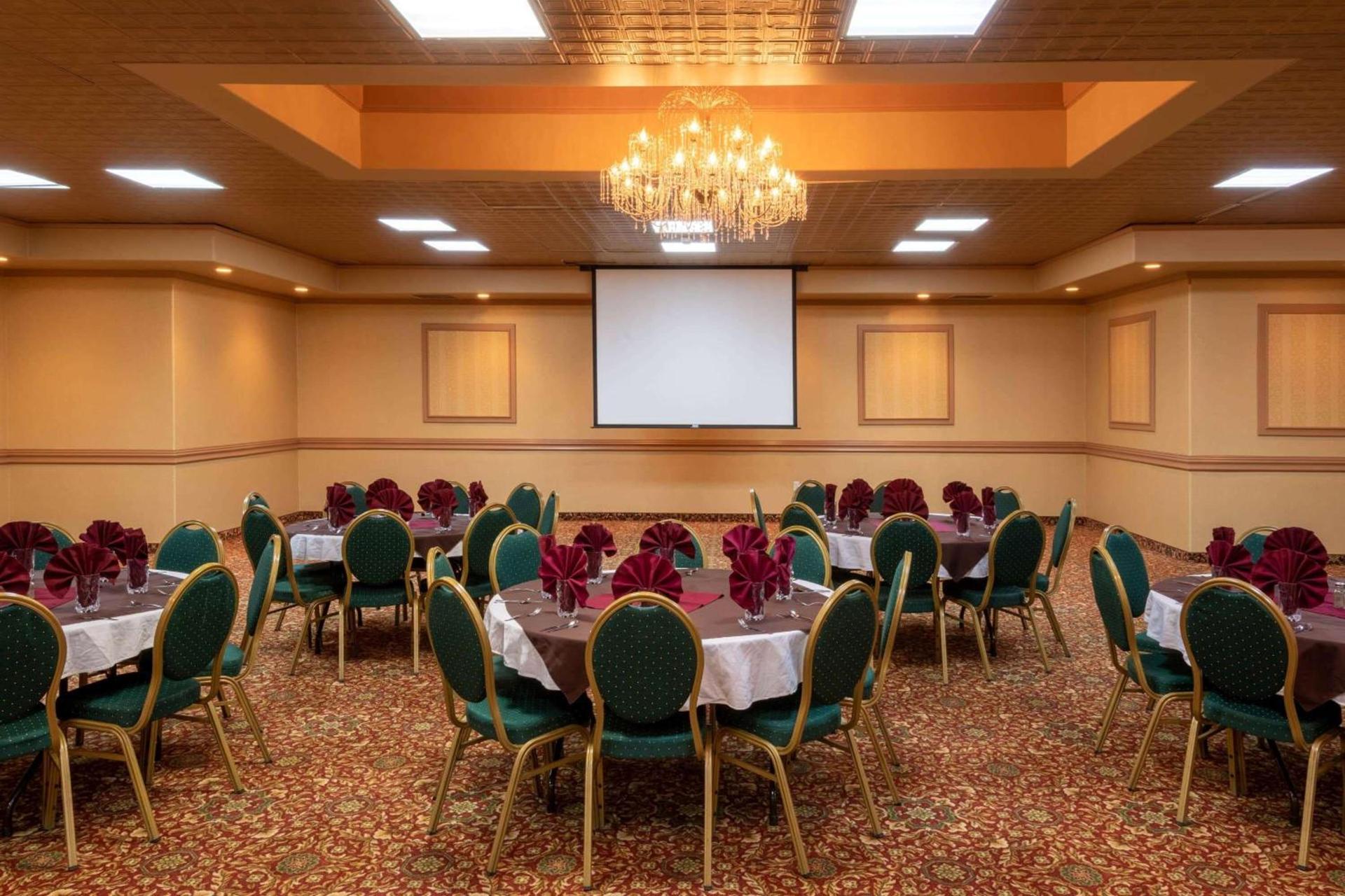 La Quinta by Wyndham Fairbanks Airport photo 23