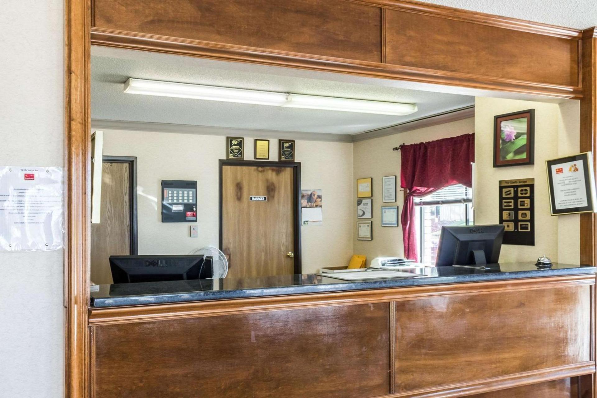 Econo Lodge Sioux Falls North photo 17