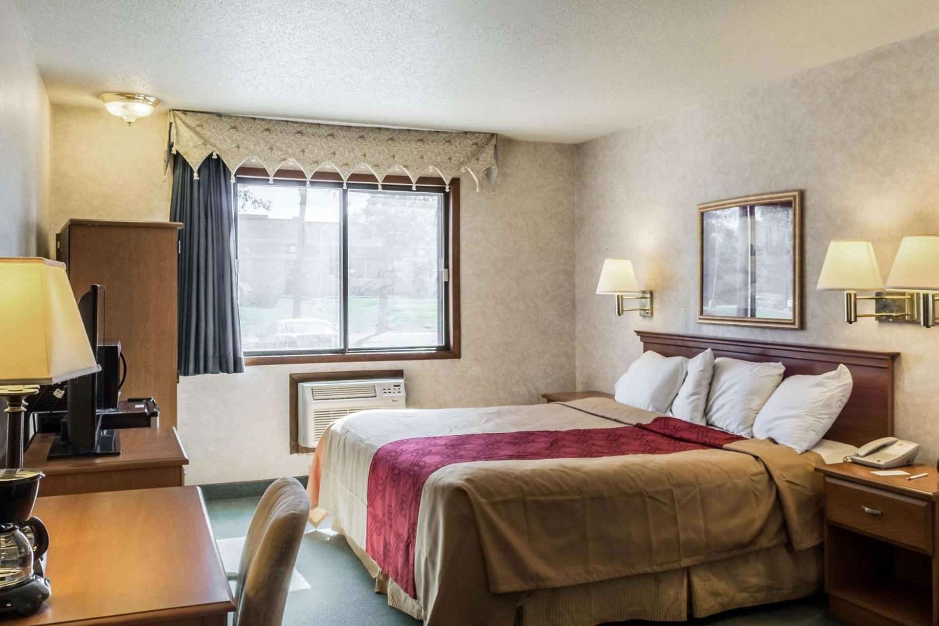 Econo Lodge Sioux Falls North photo 20