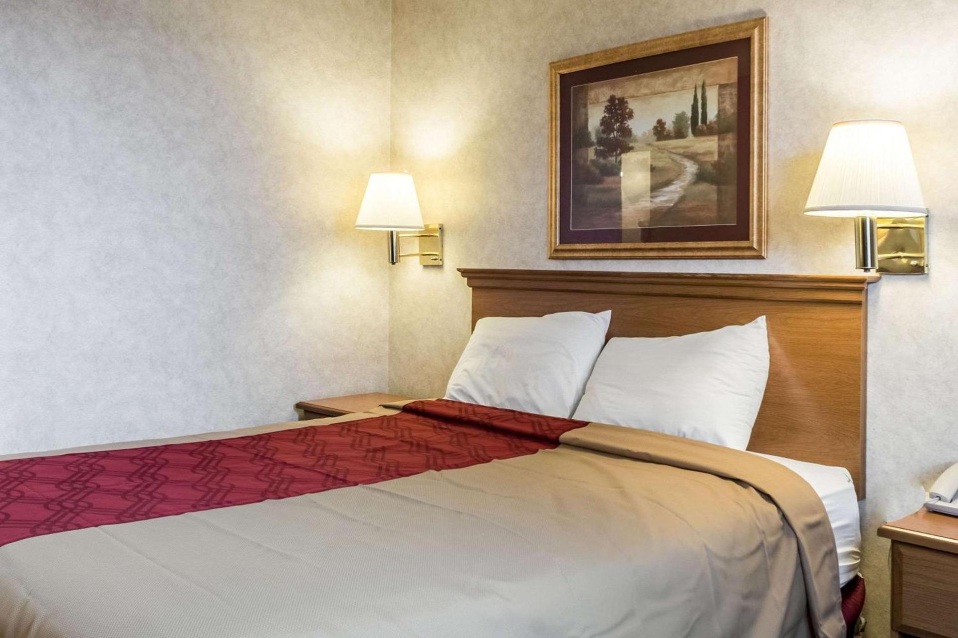 Econo Lodge Sioux Falls North photo 9