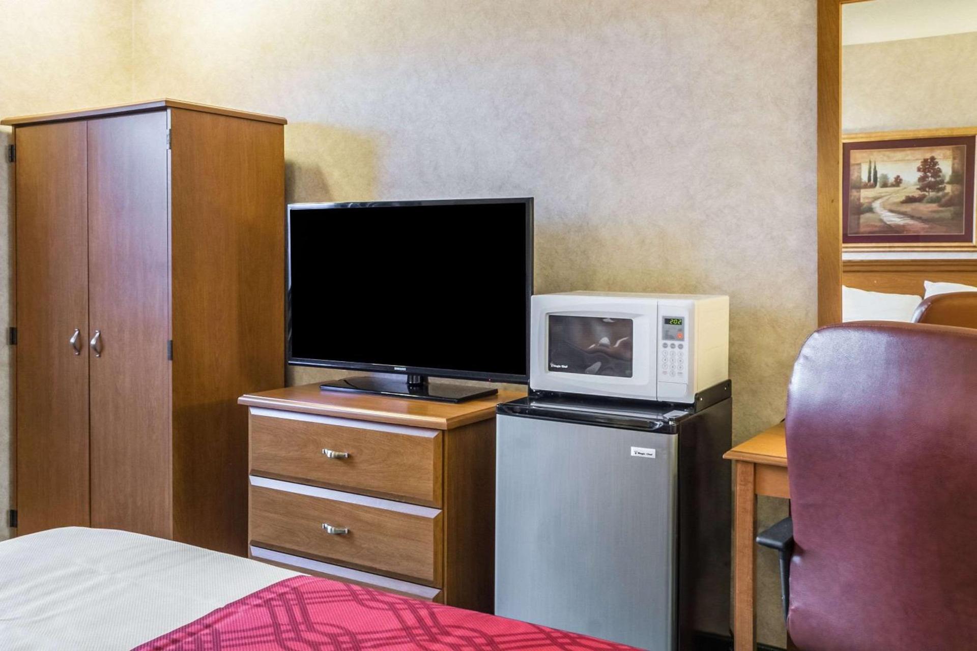 Econo Lodge Sioux Falls North photo 11