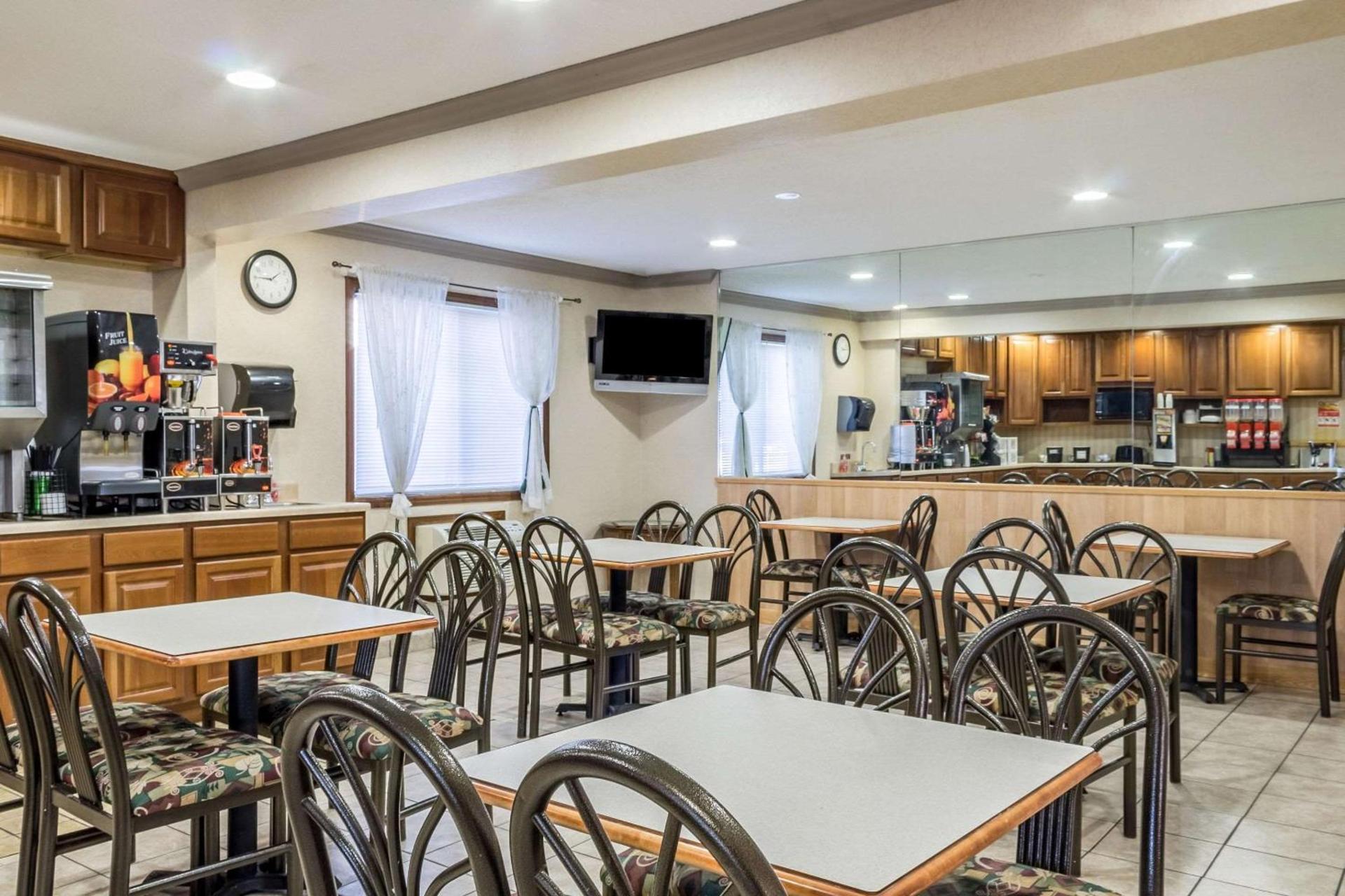 Econo Lodge Sioux Falls North photo 7