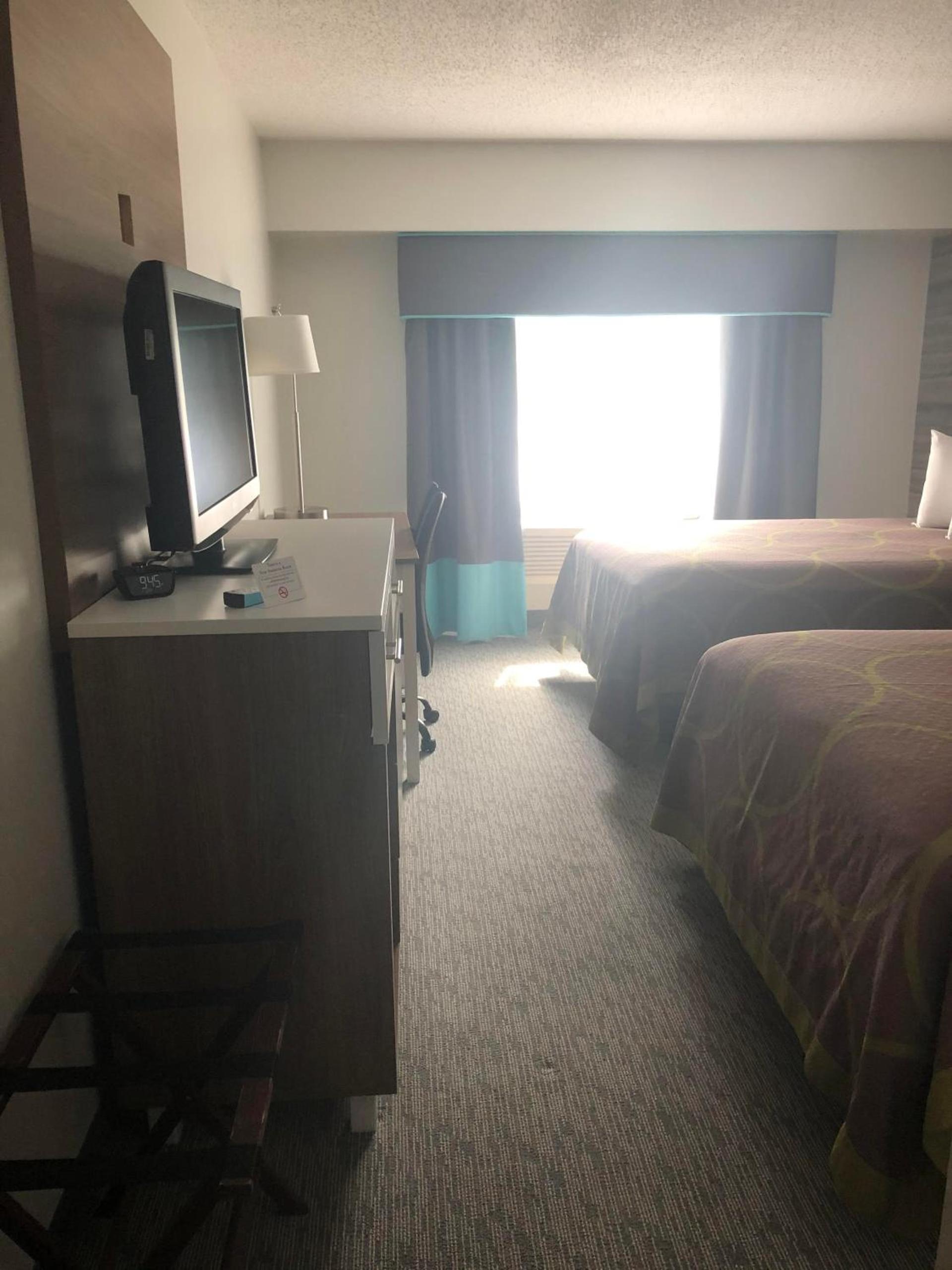 Super 8 by Wyndham Manchester Airport photo 21
