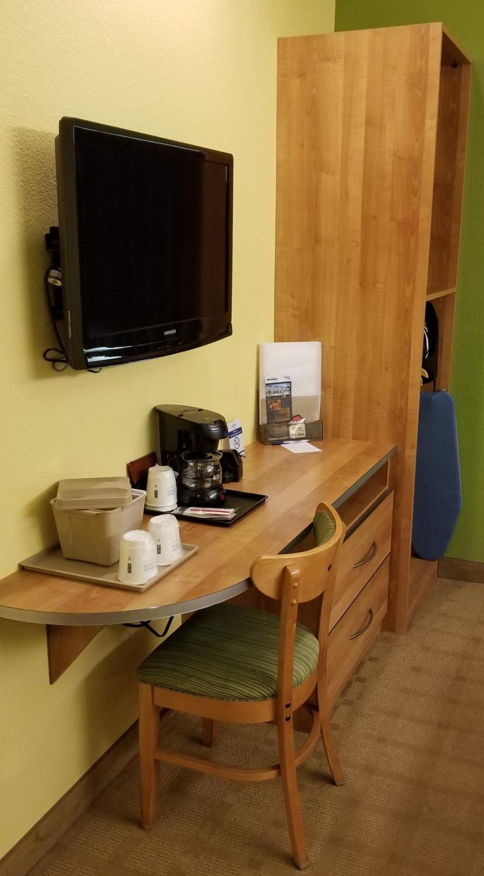 Microtel Inn & Suites by Wyndham Delphos photo 55
