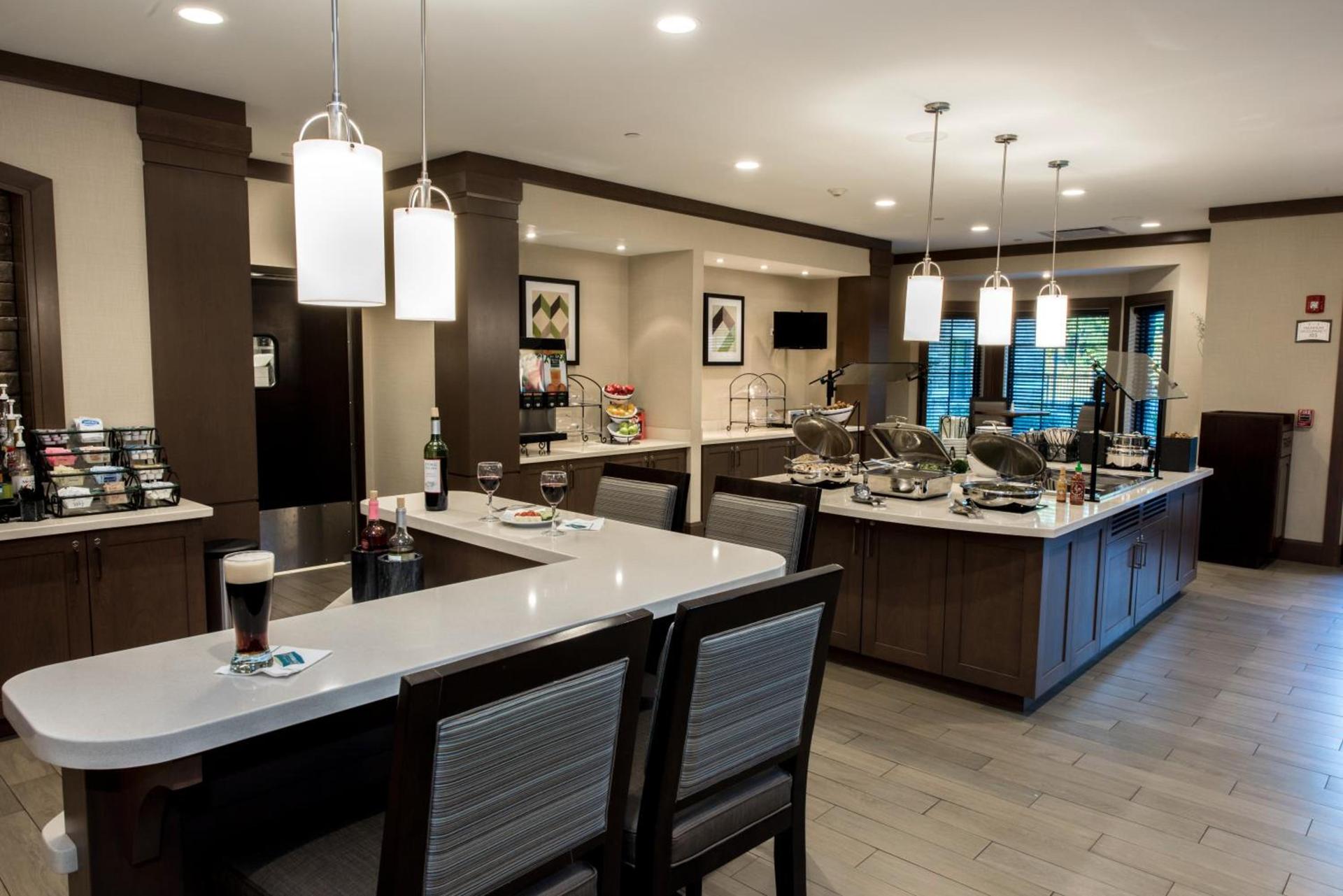 Staybridge Suites Albany Wolf Rd-Colonie Center by IHG photo 8