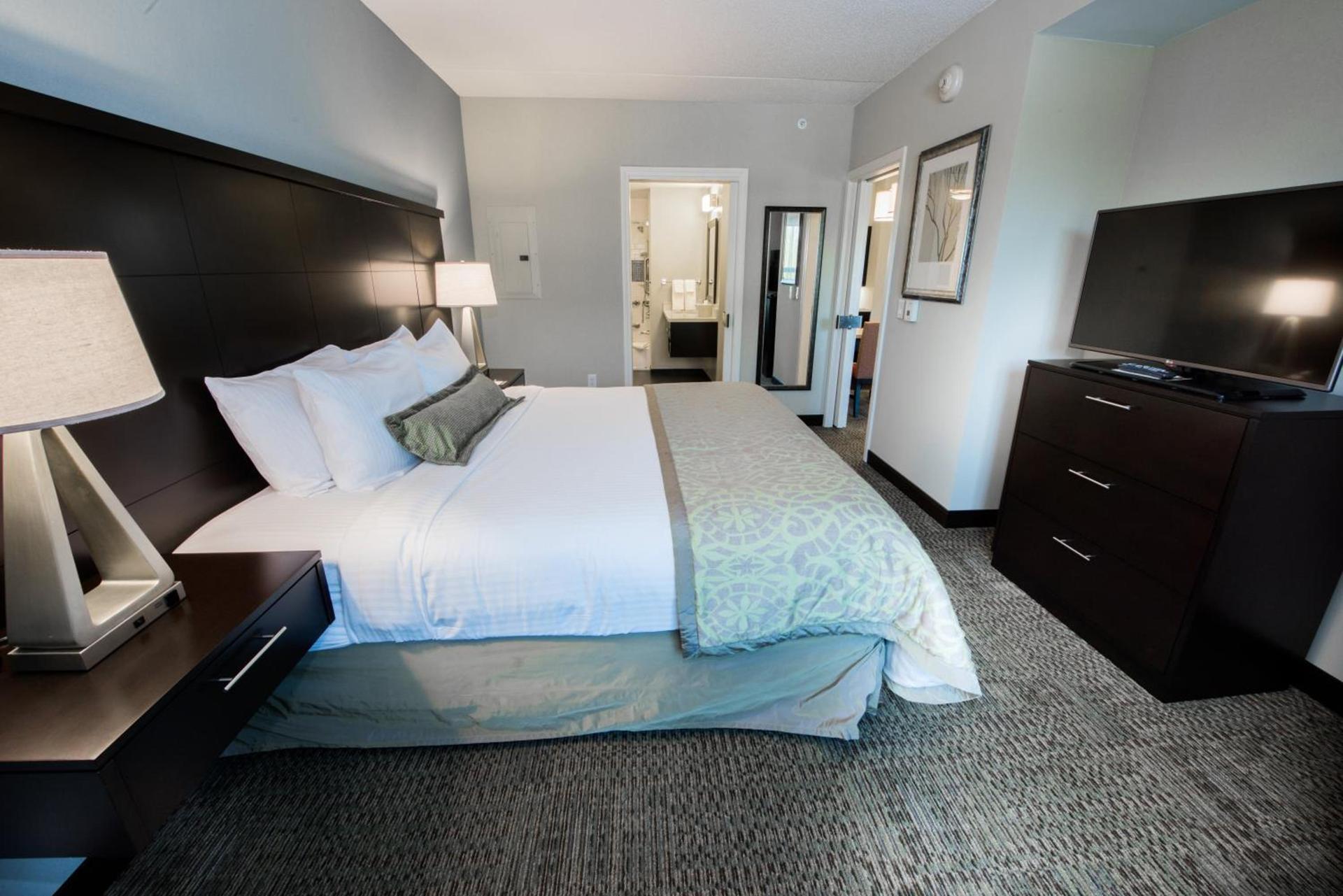 Staybridge Suites Albany Wolf Rd-Colonie Center by IHG photo 2