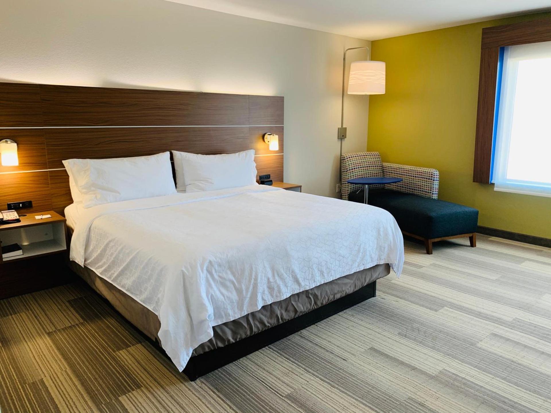 Holiday Inn Express & Suites Moore by IHG photo 64
