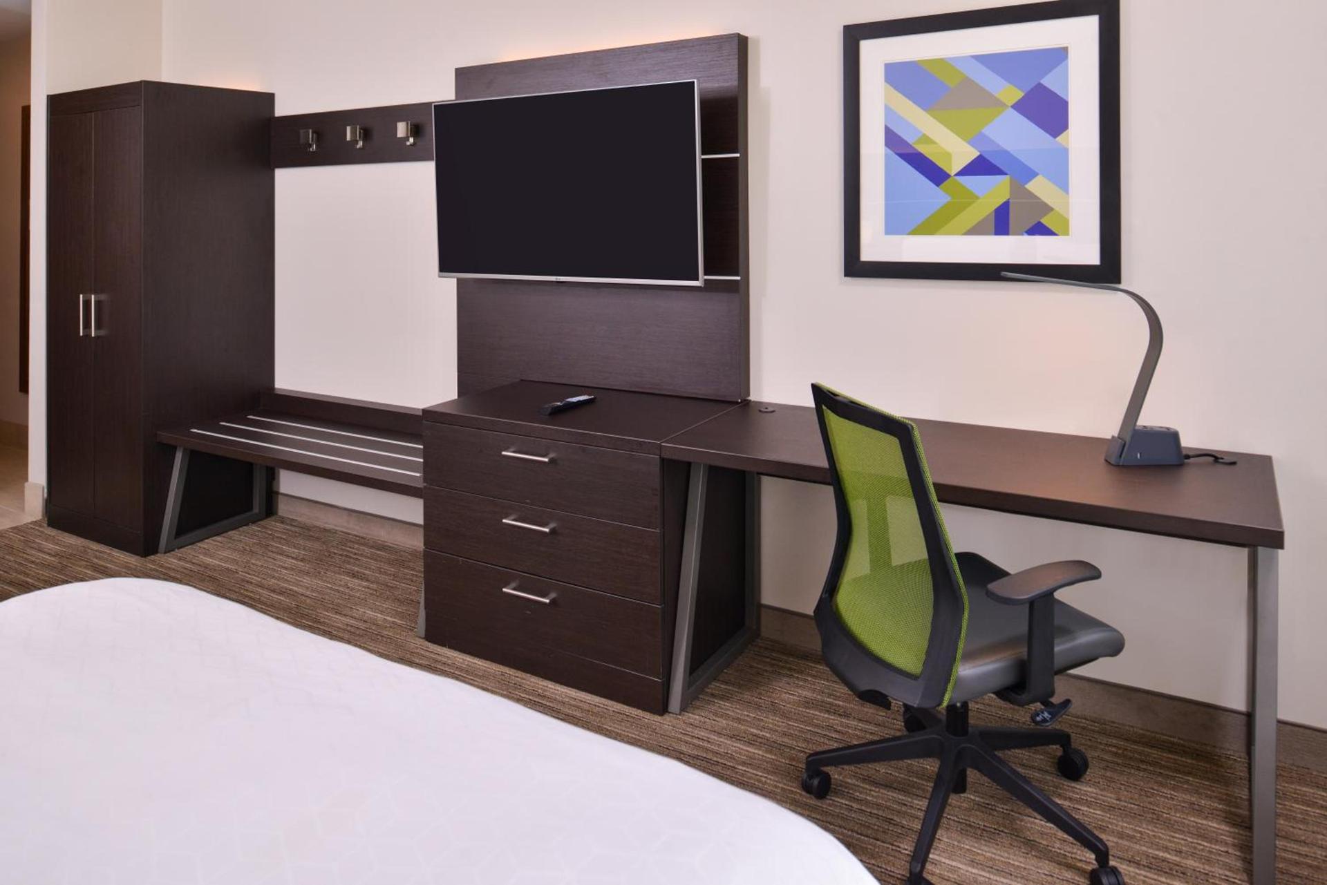 Holiday Inn Express & Suites - Mall of America - MSP Airport by IHG photo 65