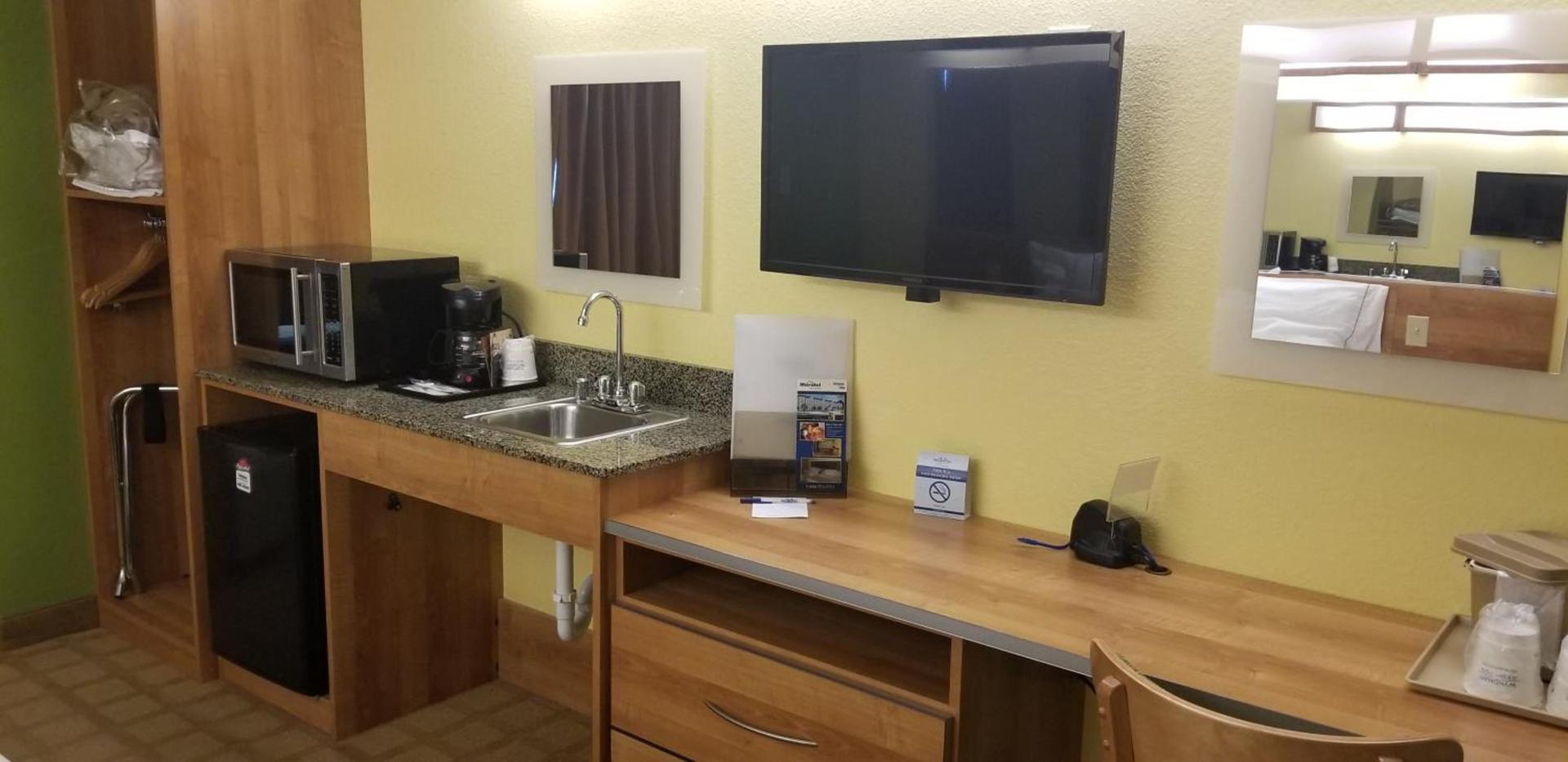 Microtel Inn & Suites by Wyndham Delphos photo 27