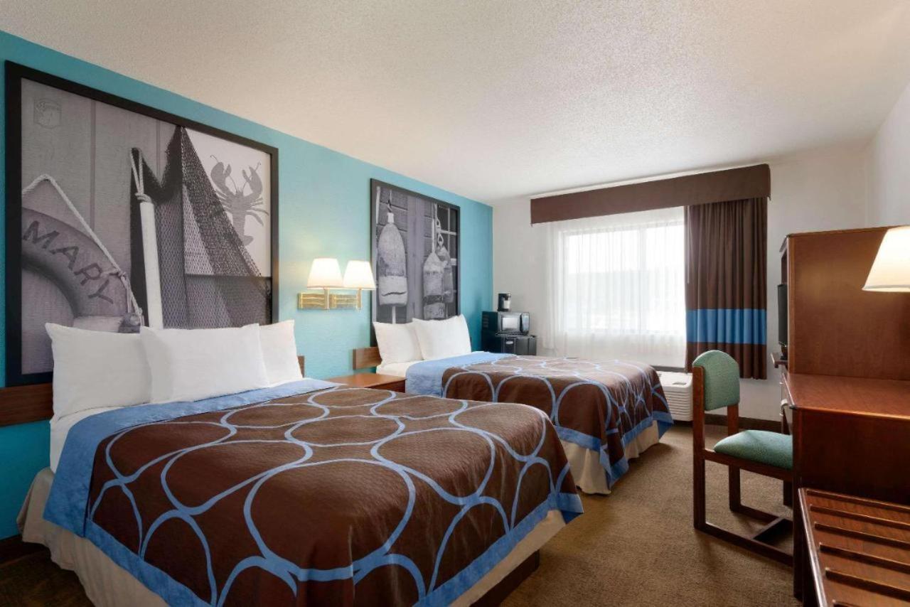 Super 8 by Wyndham Portland/Westbrook Area photo 15