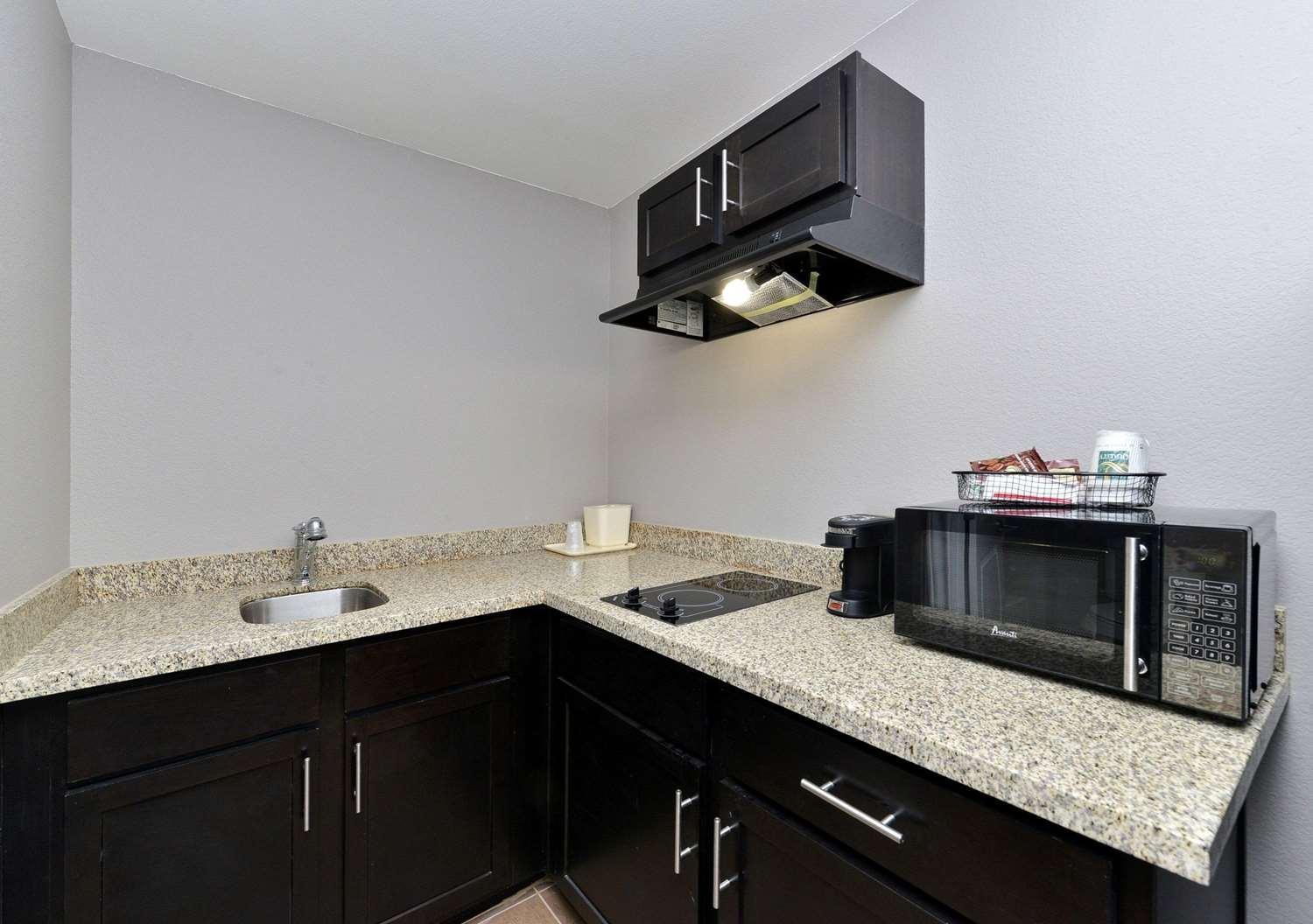 Scottish Inn & Suites Cotulla, TX photo 18