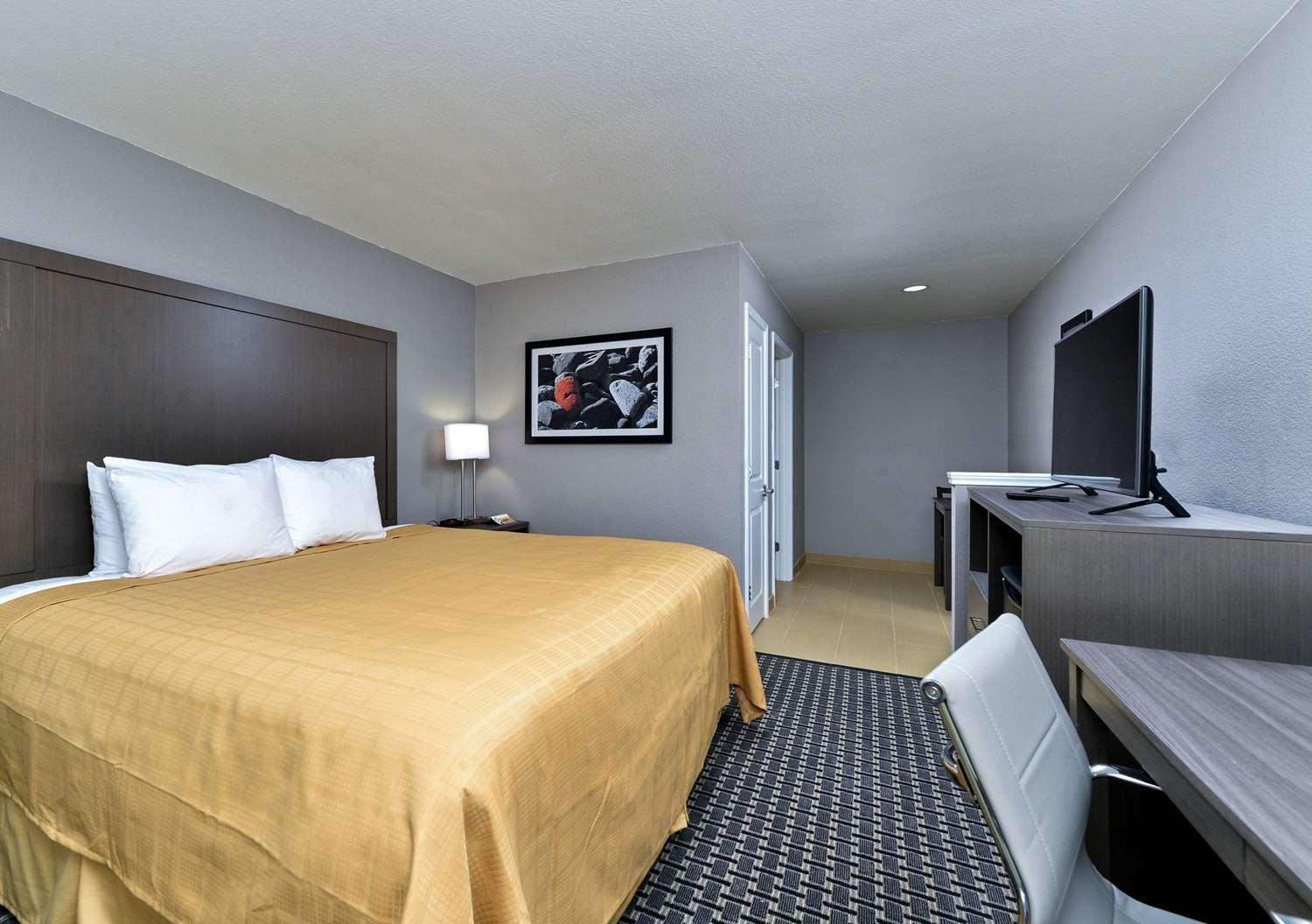Scottish Inn & Suites Cotulla, TX photo 17