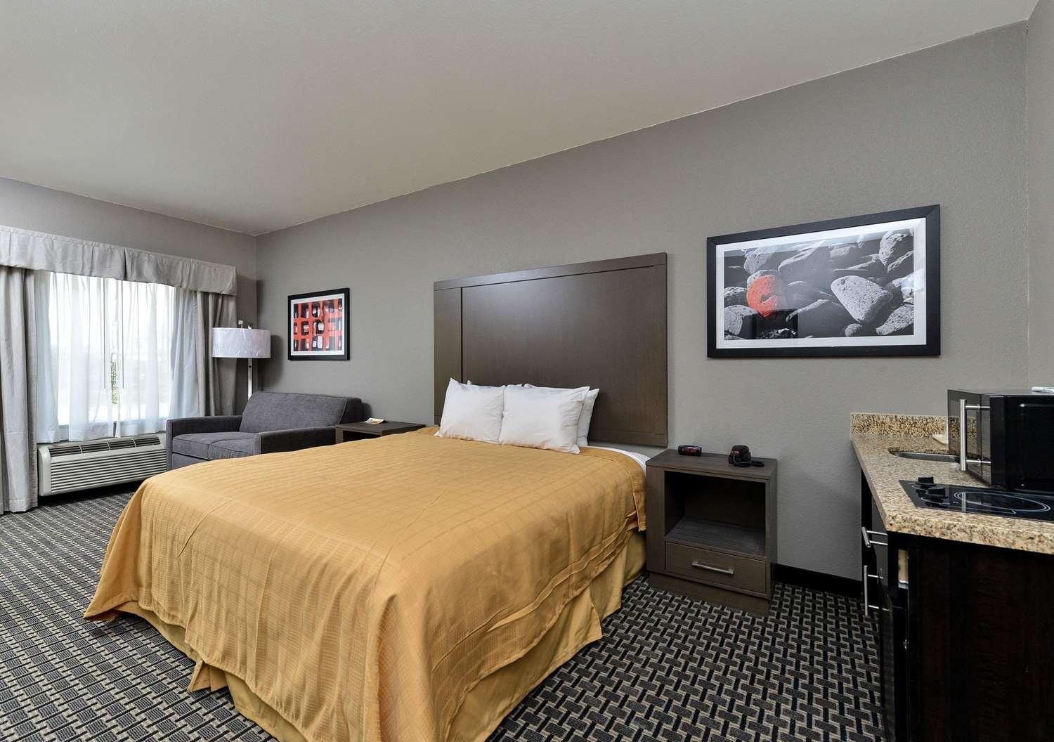 Scottish Inn & Suites Cotulla, TX photo 16