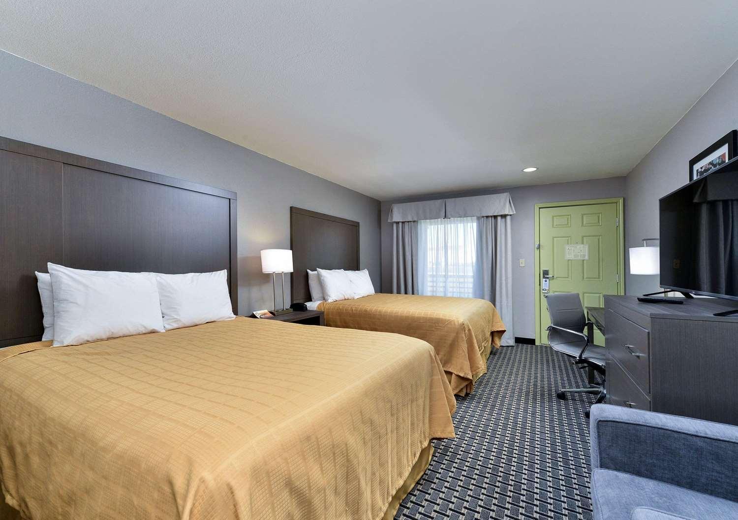 Scottish Inn & Suites Cotulla, TX photo 15