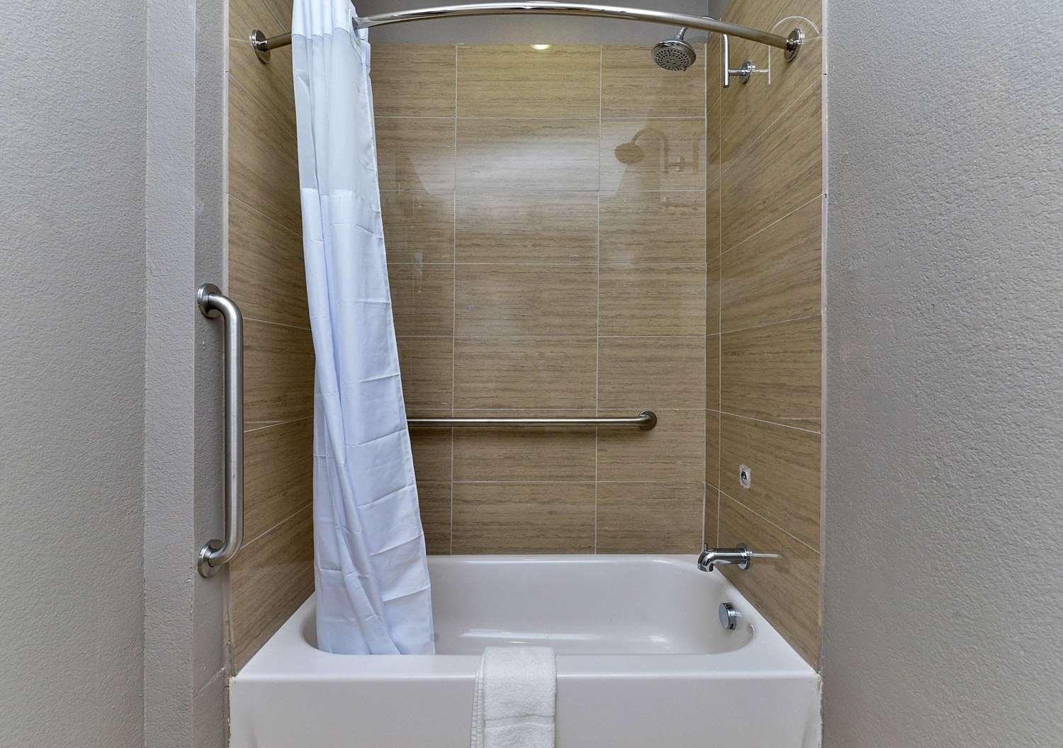 Scottish Inn & Suites Cotulla, TX photo 2
