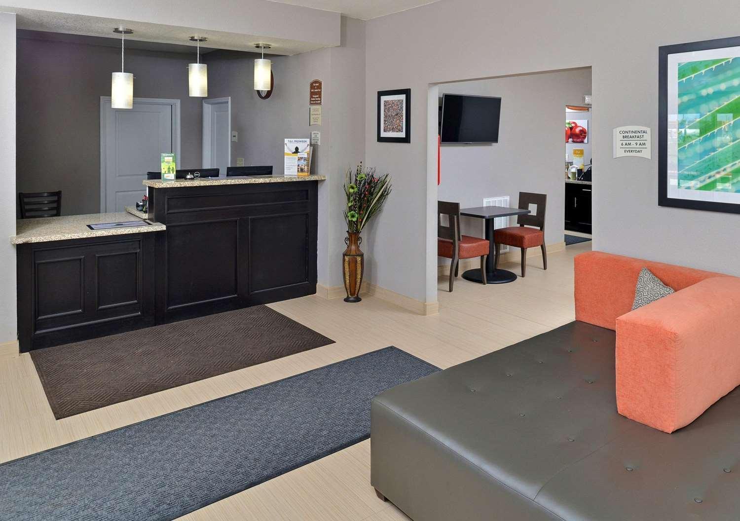 Scottish Inn & Suites Cotulla, TX photo 4