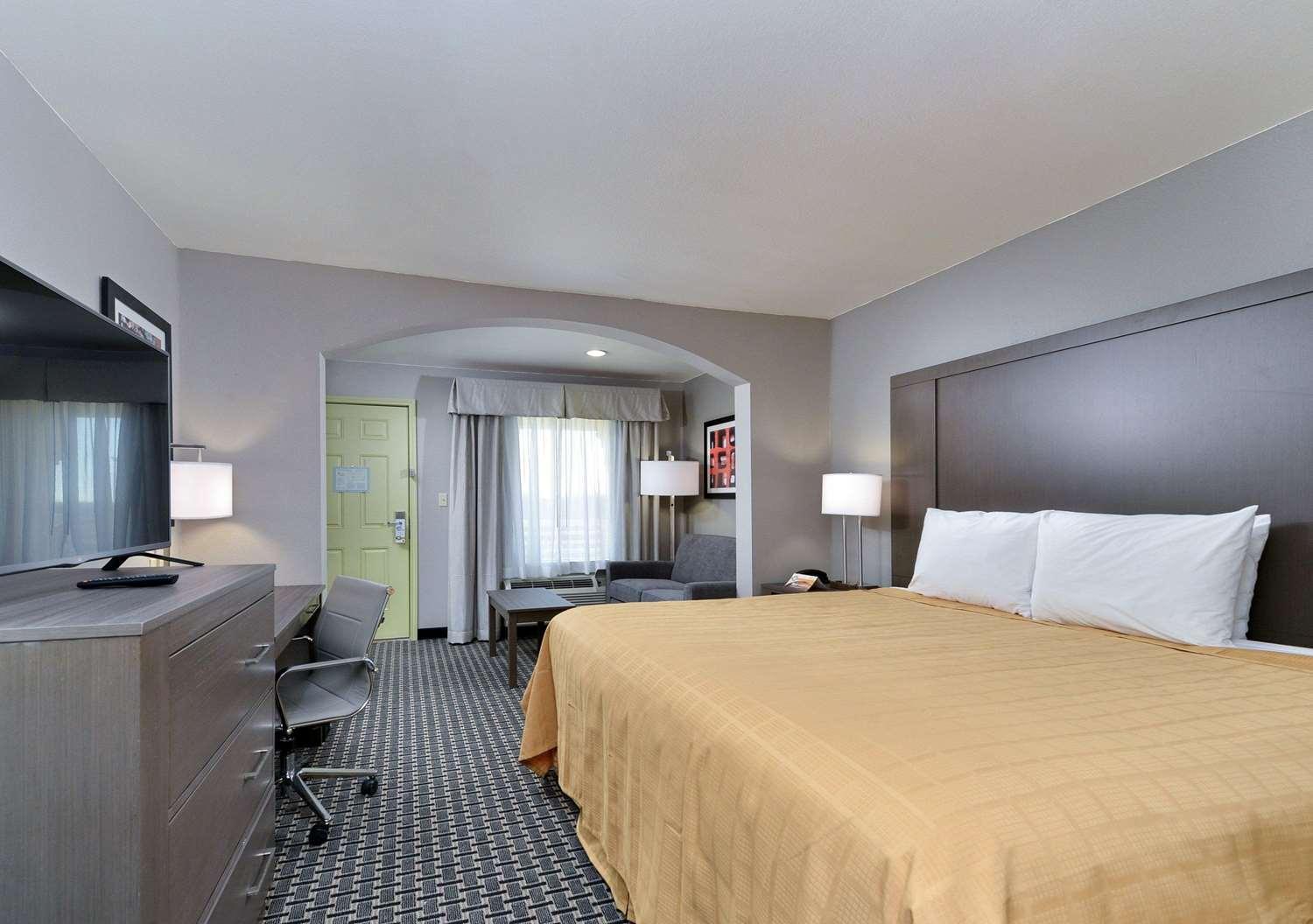 Scottish Inn & Suites Cotulla, TX photo 5