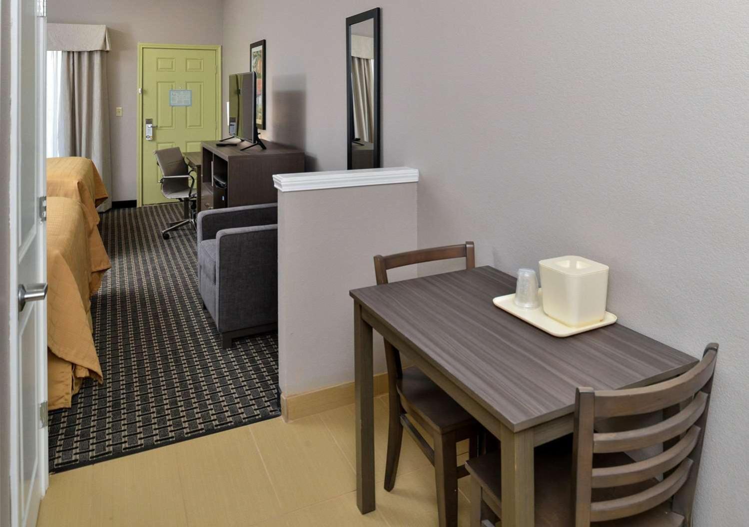 Scottish Inn & Suites Cotulla, TX photo 10