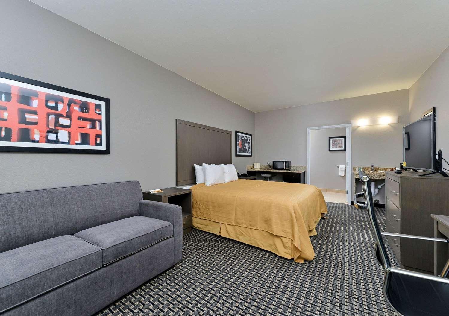 Scottish Inn & Suites Cotulla, TX photo 14