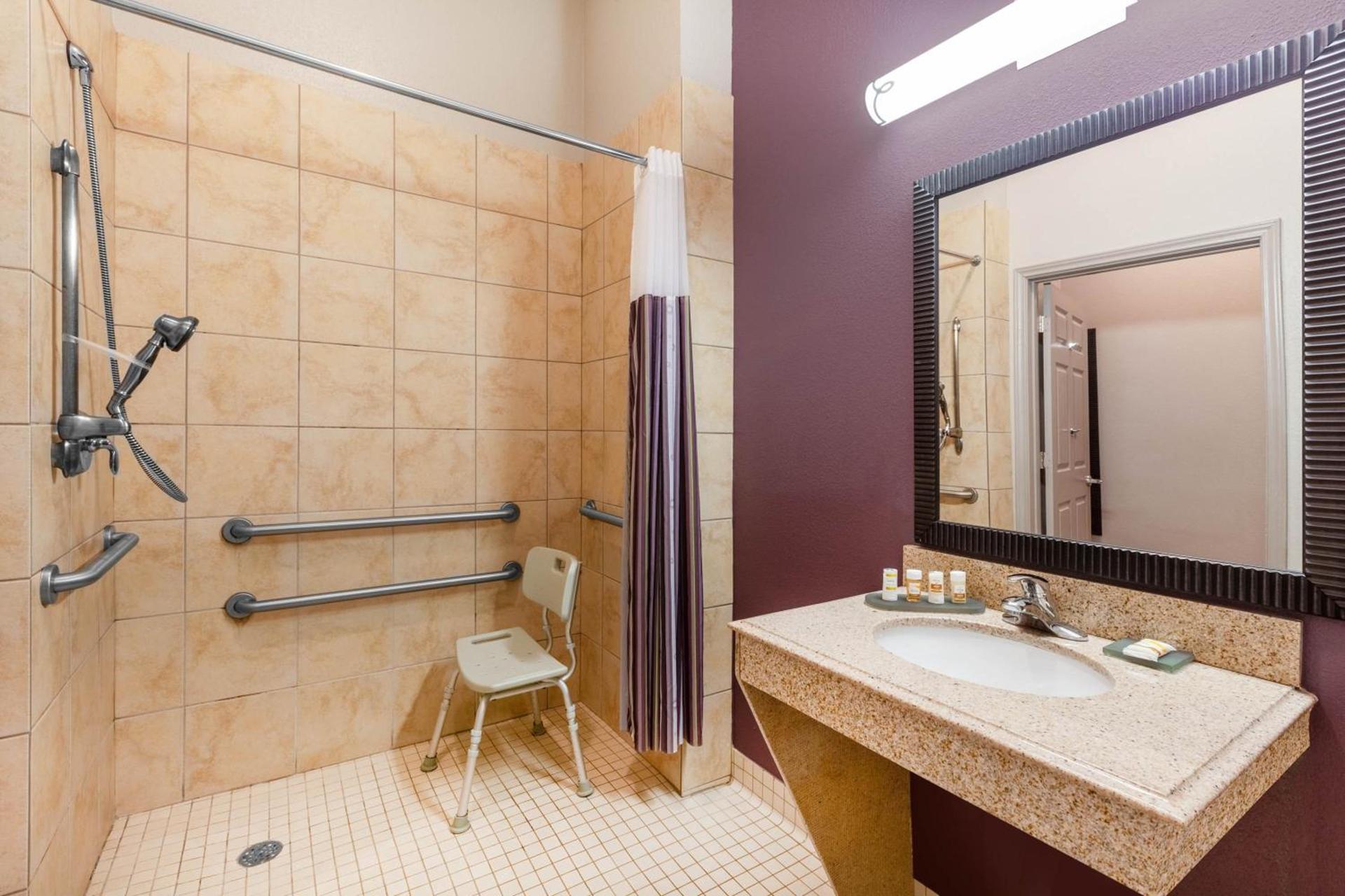 La Quinta by Wyndham Lumberton photo 6