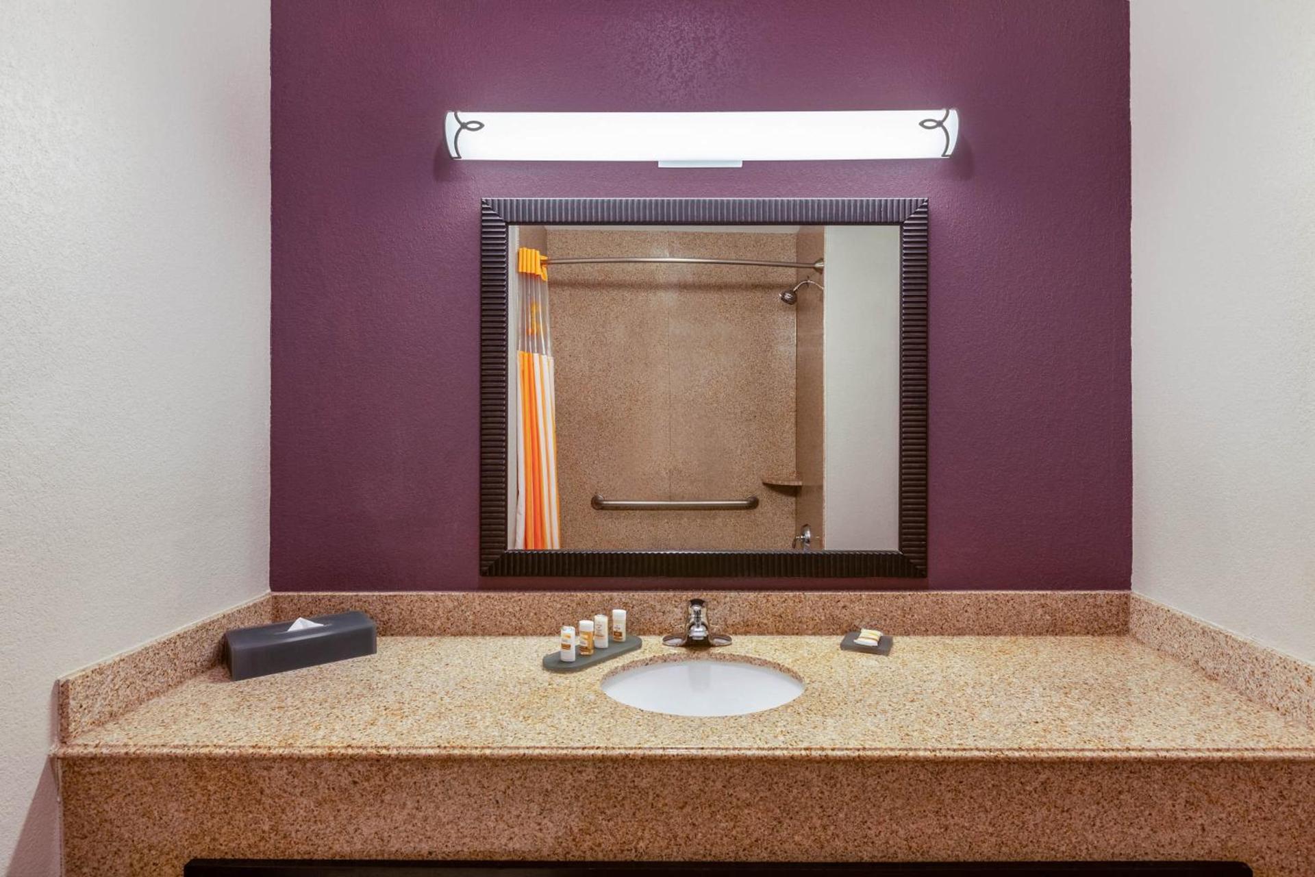 La Quinta by Wyndham Lumberton photo 2