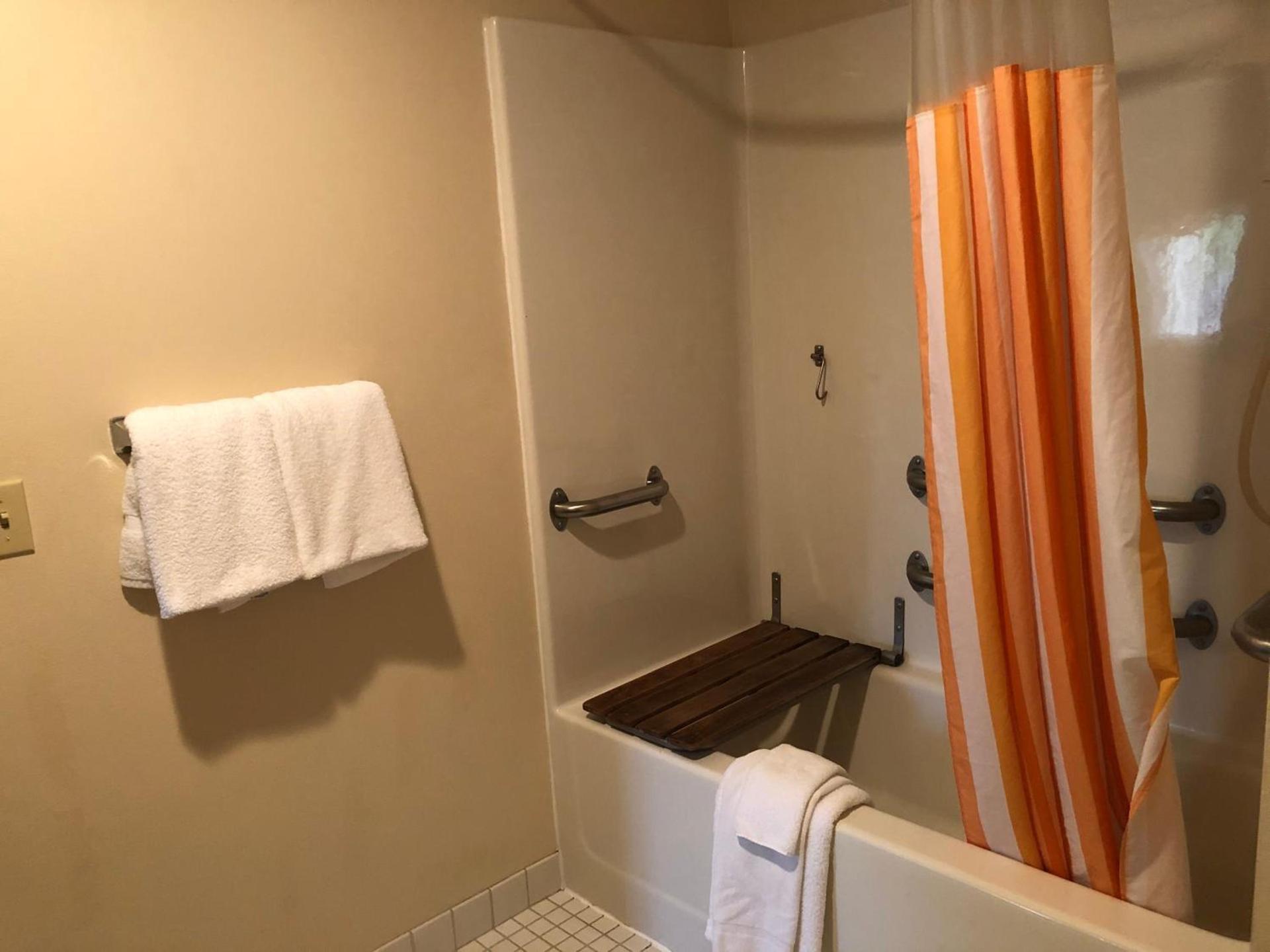 La Quinta by Wyndham Plattsburgh photo 3